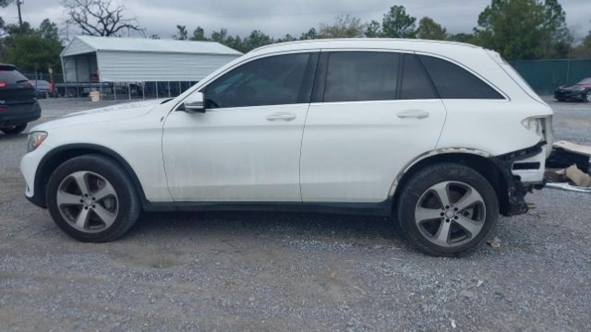 Mercedes - Glc300 - 2017 - White - 41614014