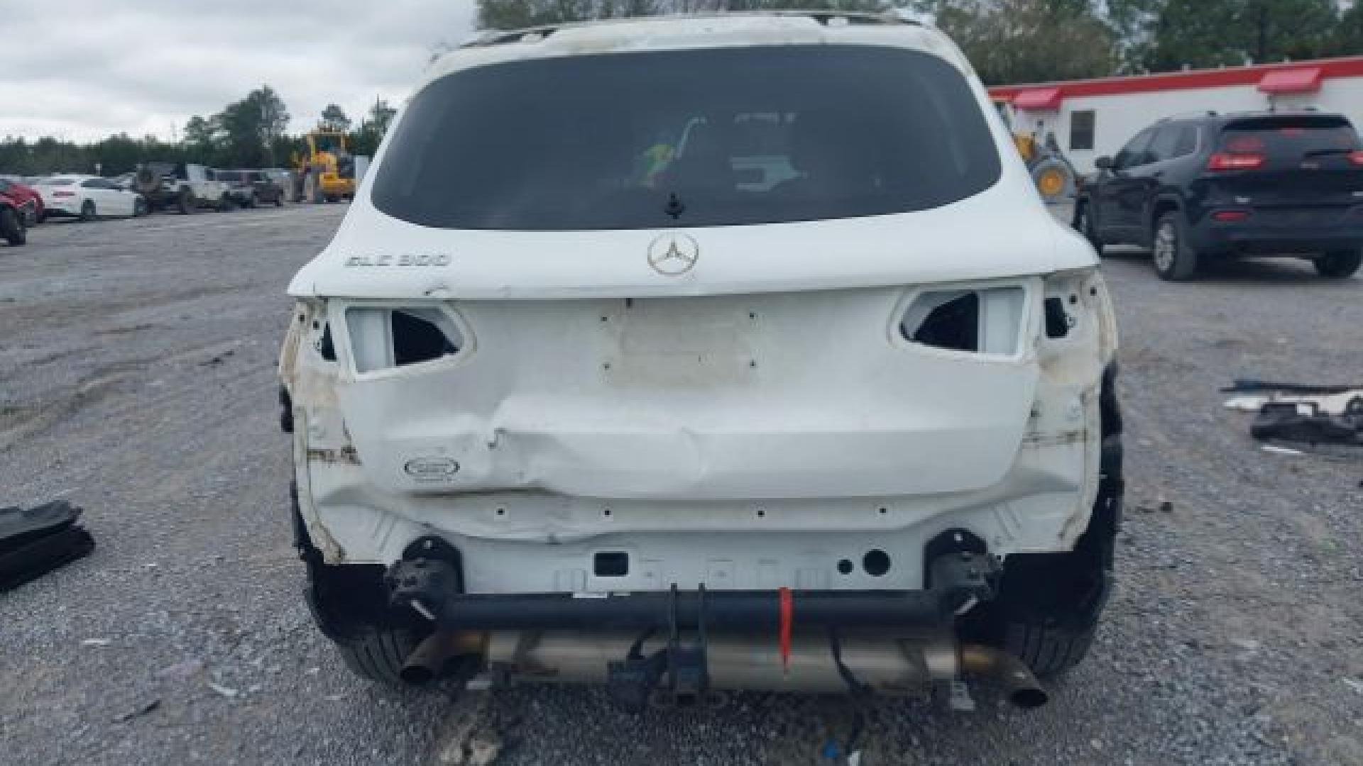 Mercedes - Glc300 - 2017 - White - 41614014