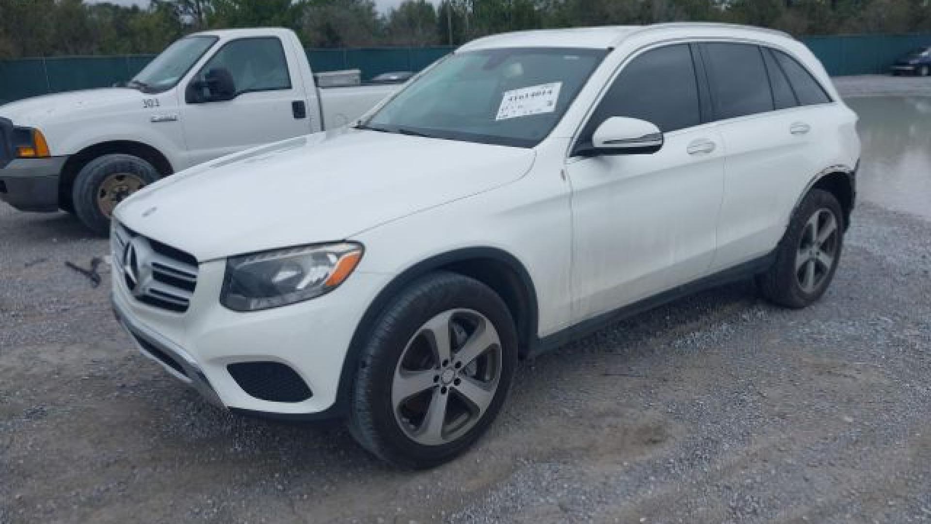 Mercedes - Glc300 - 2017 - White - 41614014