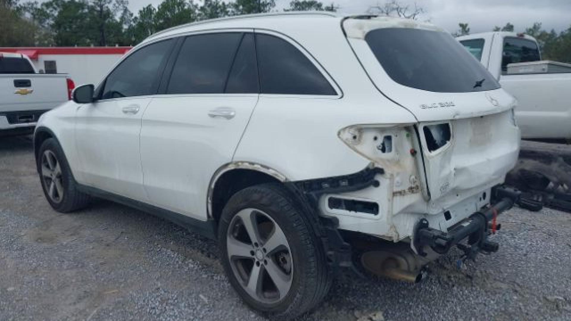 Mercedes - Glc300 - 2017 - White - 41614014