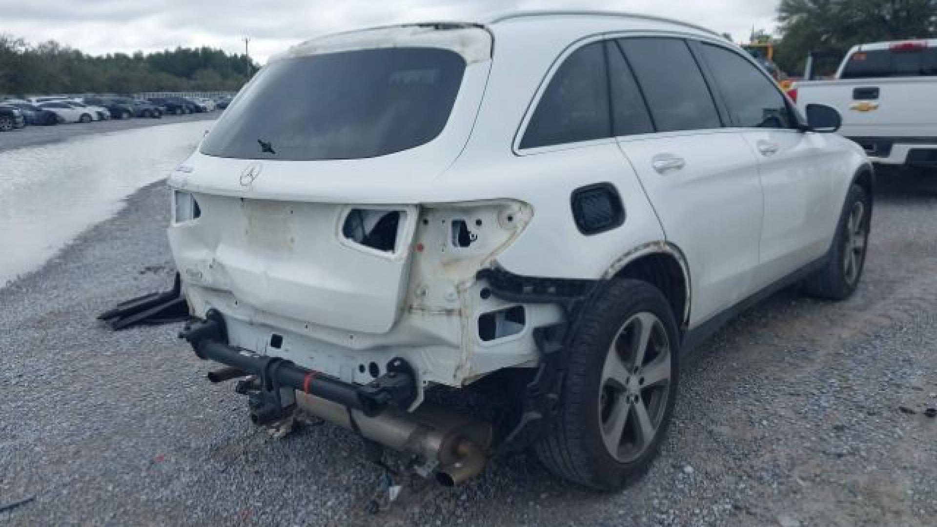 Mercedes - Glc300 - 2017 - White - 41614014