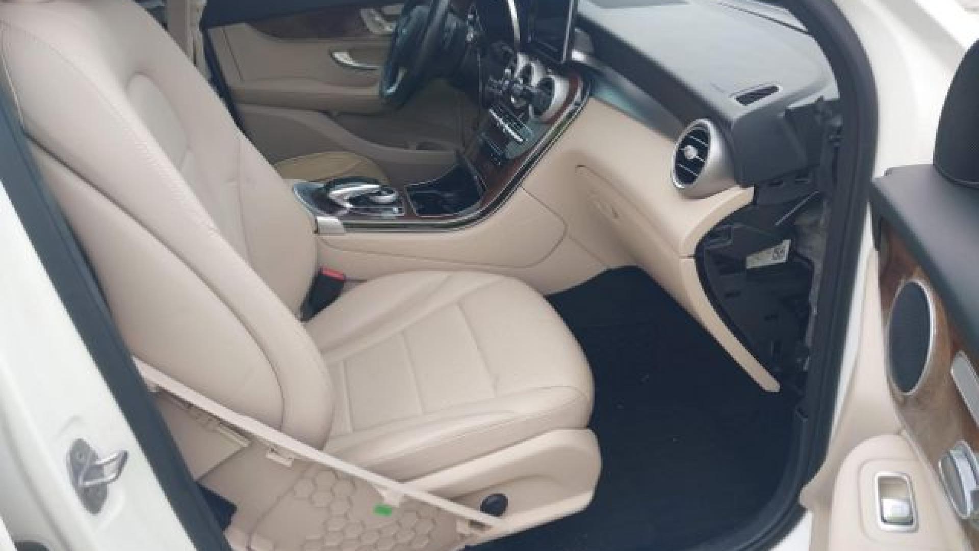 Mercedes - Glc300 - 2017 - White - 41614014