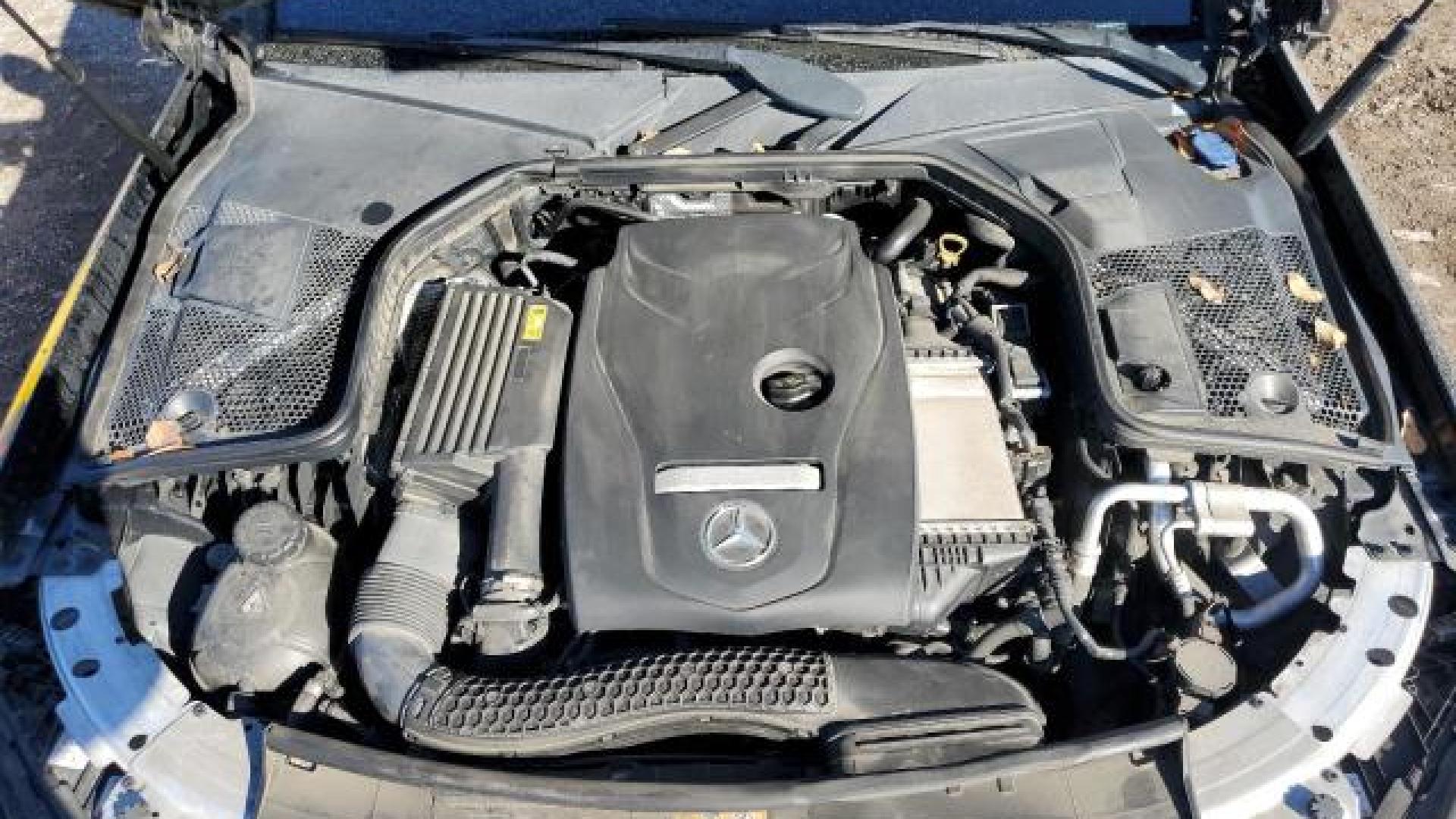 Mercedes - C300 - 2018 - Black - 41636025