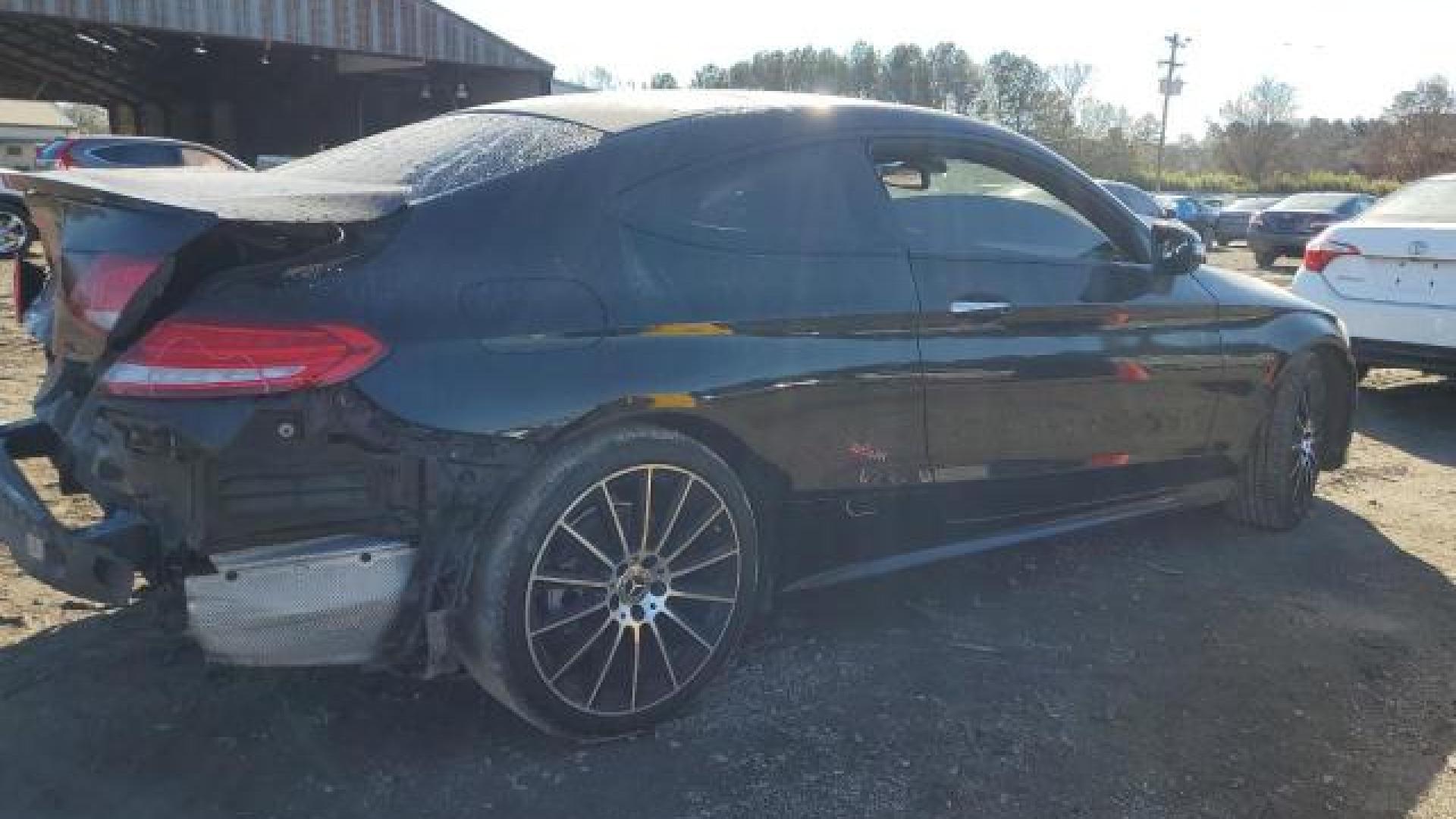 Mercedes - C300 - 2018 - Black - 41636025