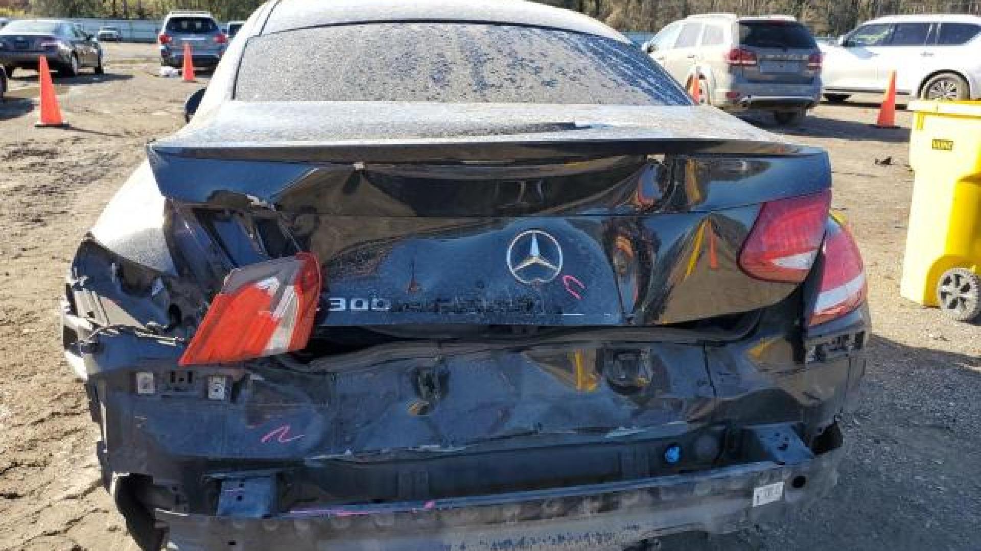 Mercedes - C300 - 2018 - Black - 41636025