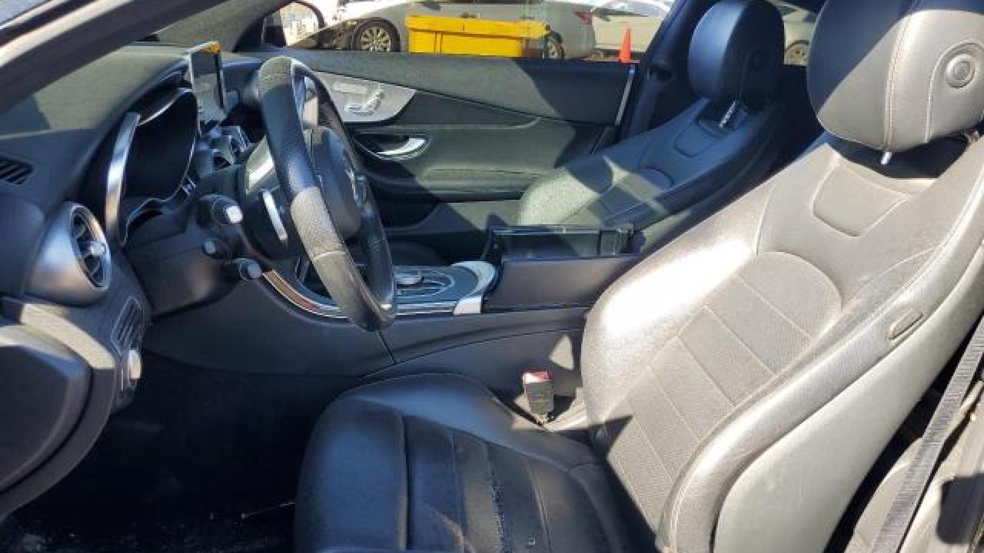 Mercedes - C300 - 2018 - Black - 41636025