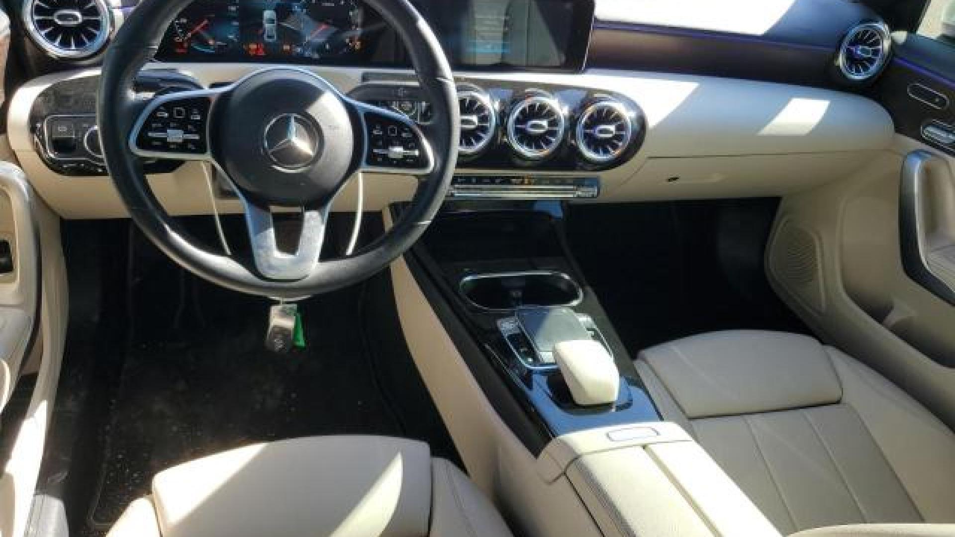 Mercedes - C300 - 2018 - Black - 41636025