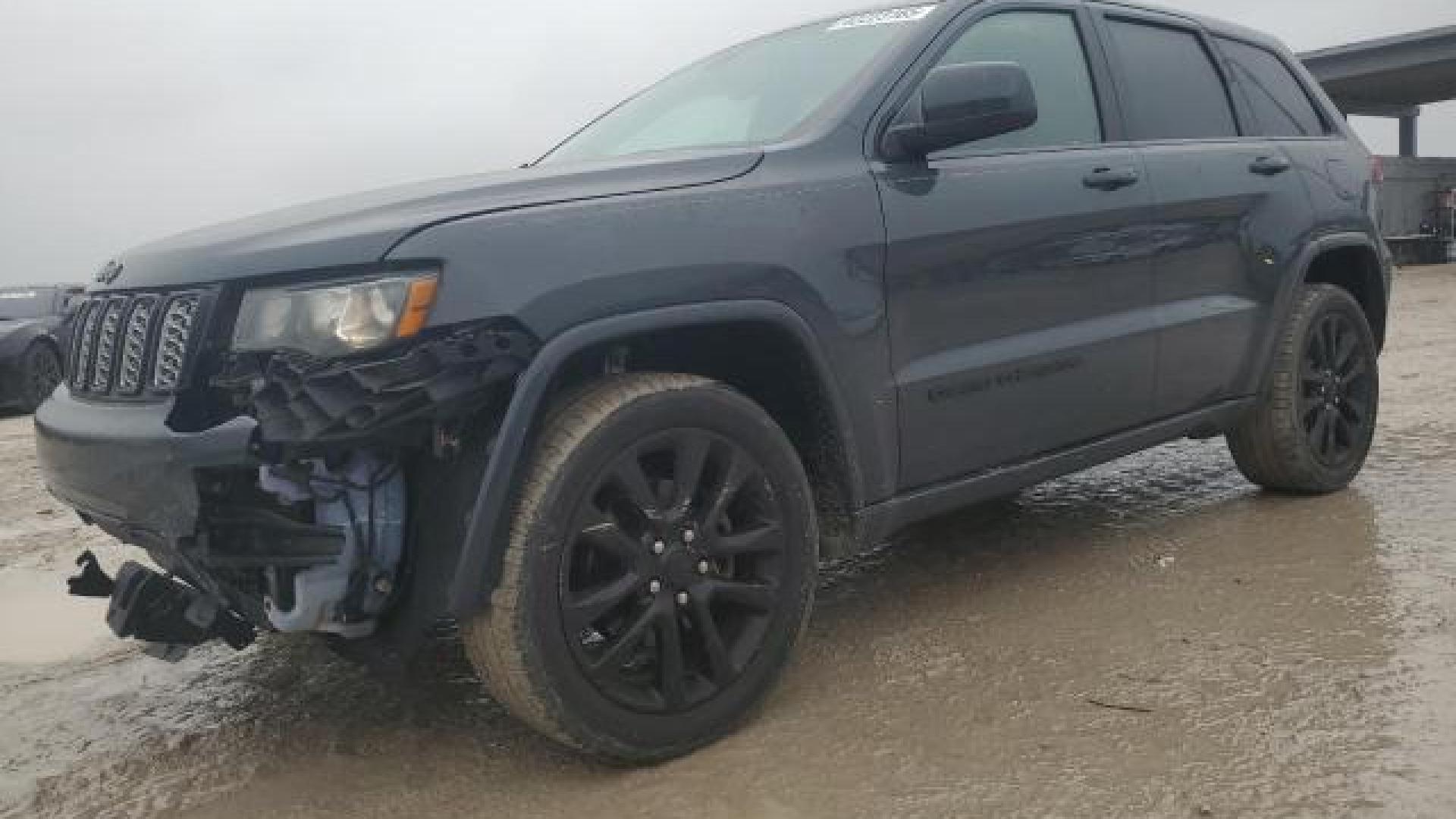 Jeep  - Grand Cherokee - 2017 - Navyblue - 42223165