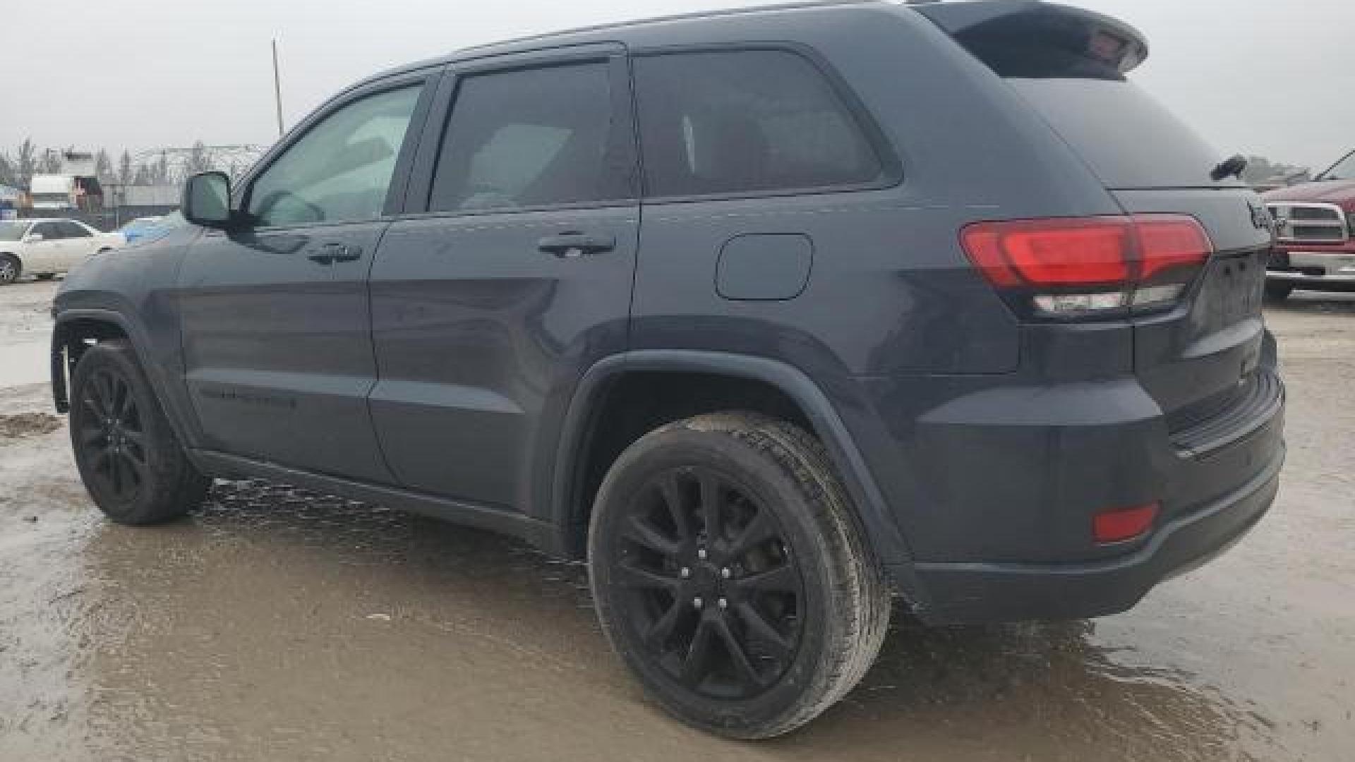 Jeep  - Grand Cherokee - 2017 - Navyblue - 42223165