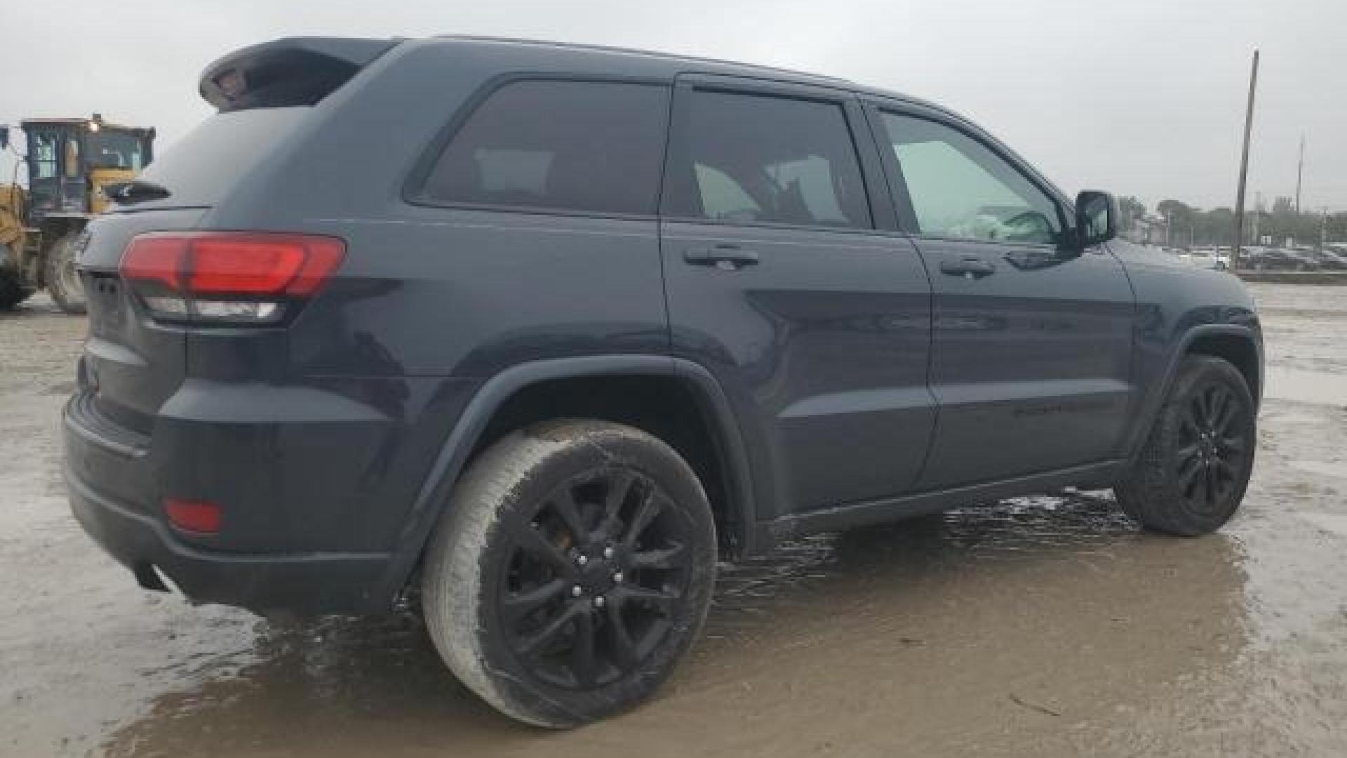 Jeep  - Grand Cherokee - 2017 - Navyblue - 42223165