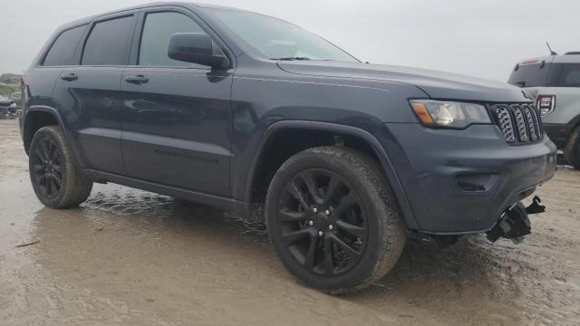 Jeep  - Grand Cherokee - 2017 - Navyblue - 42223165