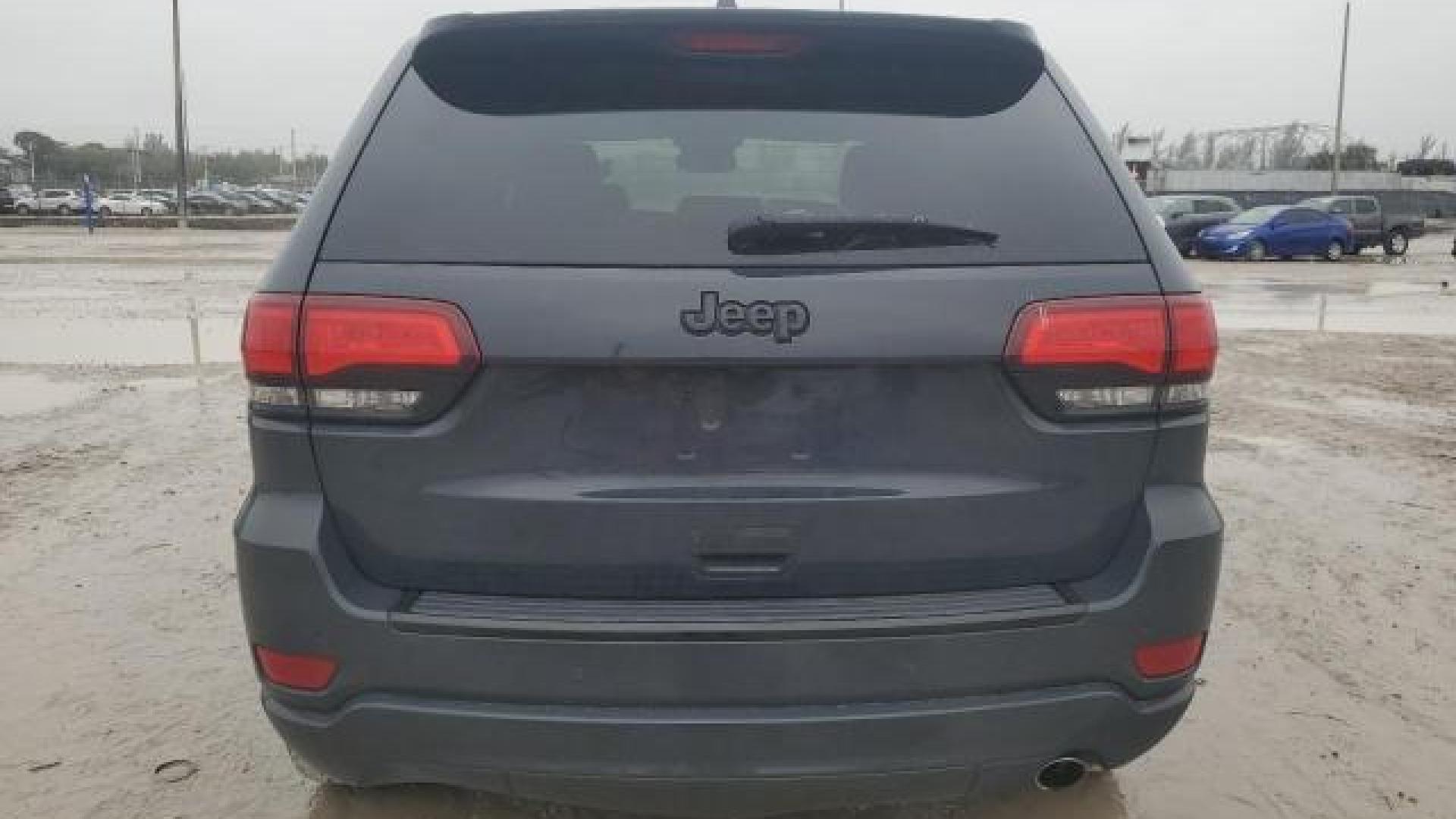 Jeep  - Grand Cherokee - 2017 - Navyblue - 42223165