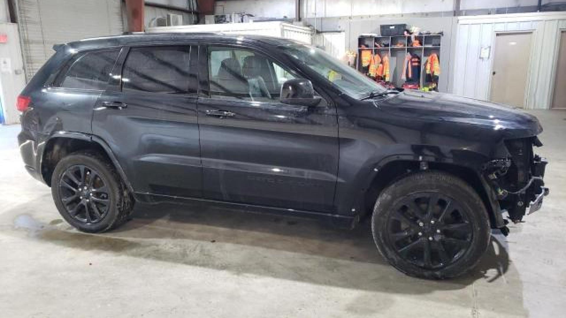 Jeep  - Grand Cherokee - 2017 - Black - 42389885