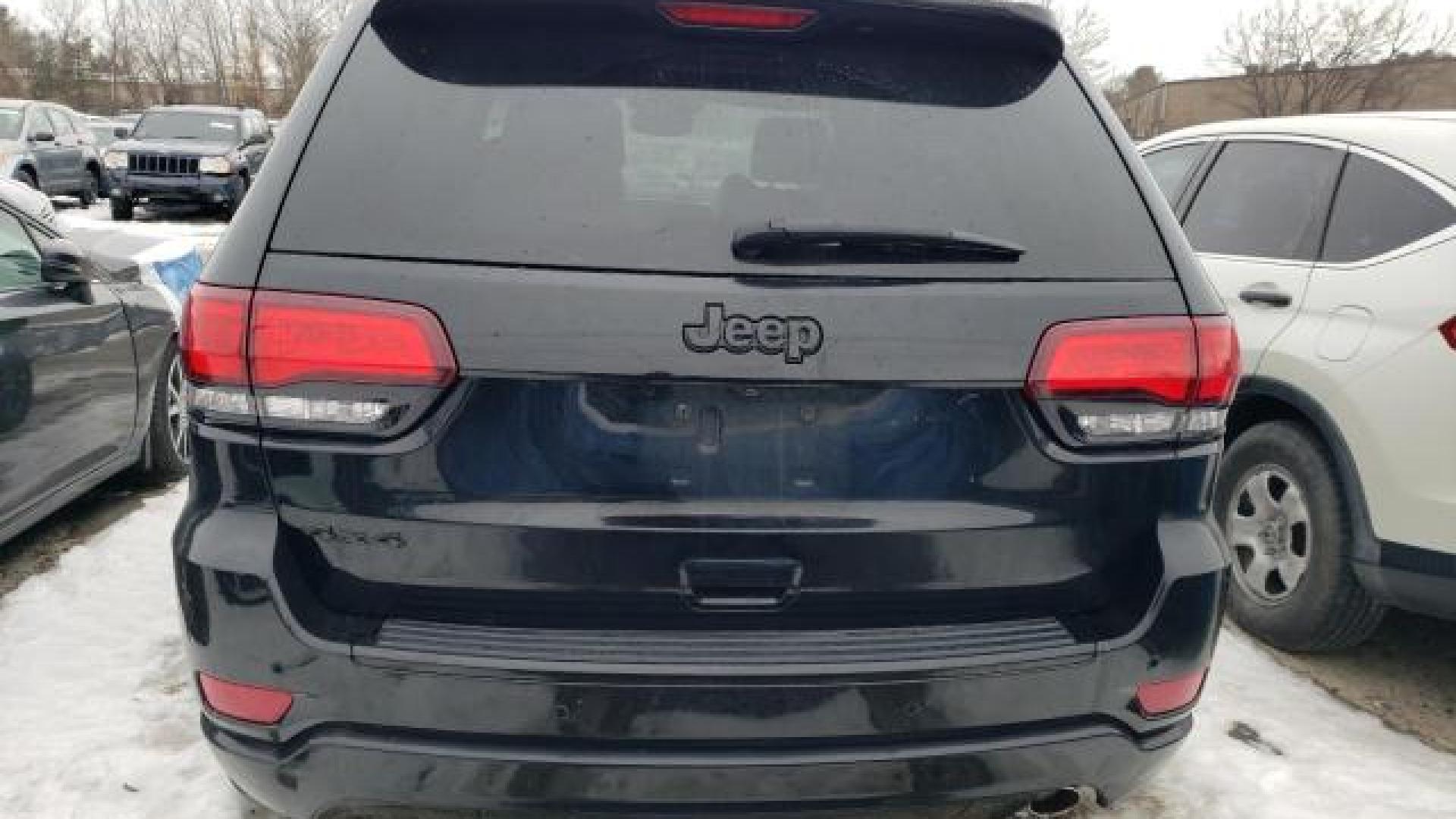 Jeep  - Grand Cherokee - 2017 - Black - 42389885