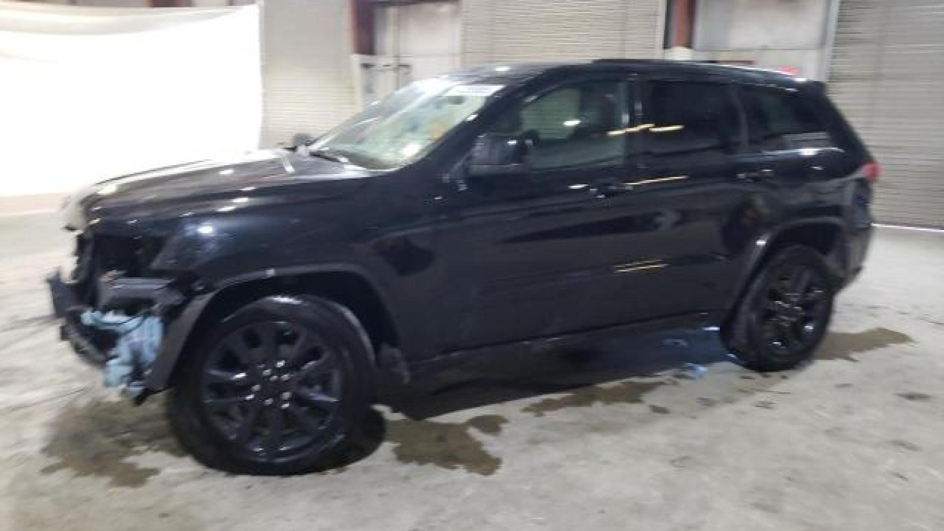 Jeep  - Grand Cherokee - 2017 - Black - 42389885
