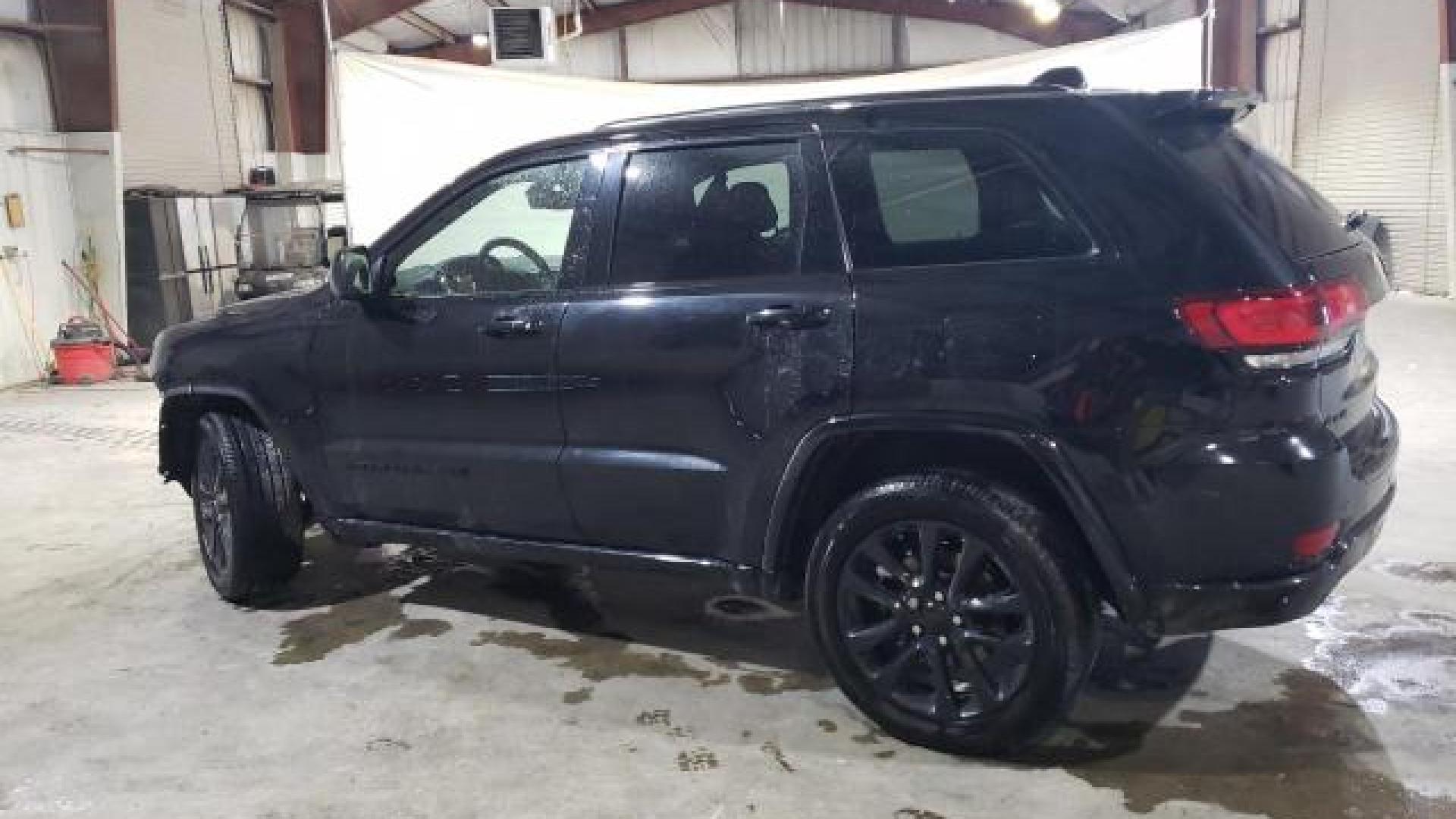 Jeep  - Grand Cherokee - 2017 - Black - 42389885