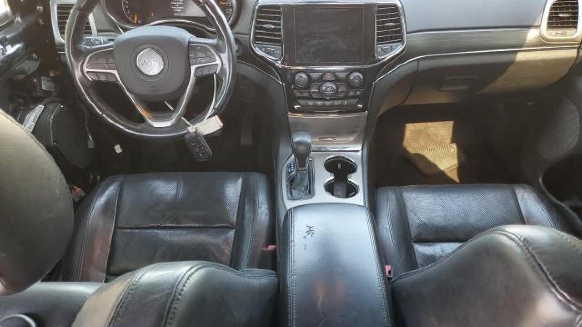 Jeep  - Grand Cherokee - 2019 - Grey - 42815455