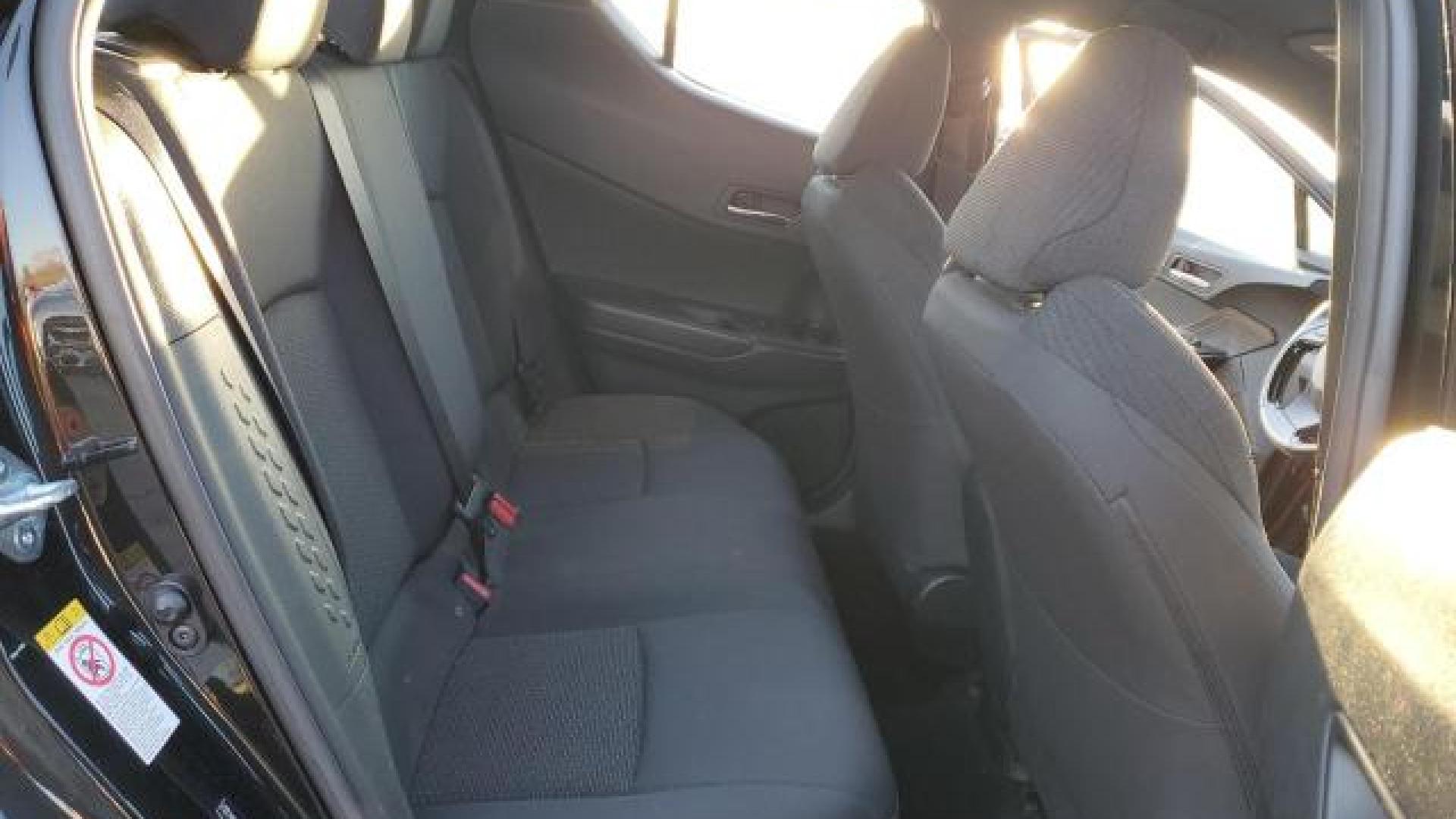 Toyota  - C-Hr  - 2018 - Grey - 42817165