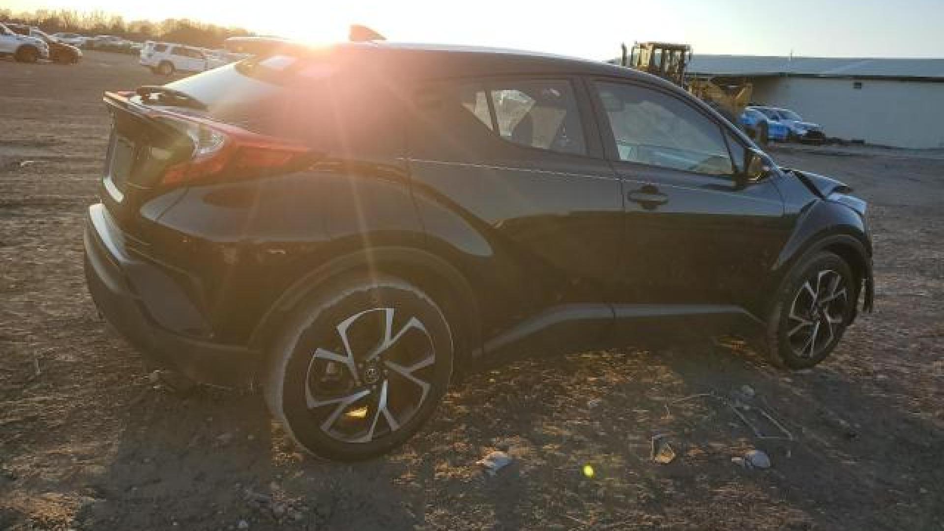 Toyota  - C-Hr  - 2018 - Grey - 42817165