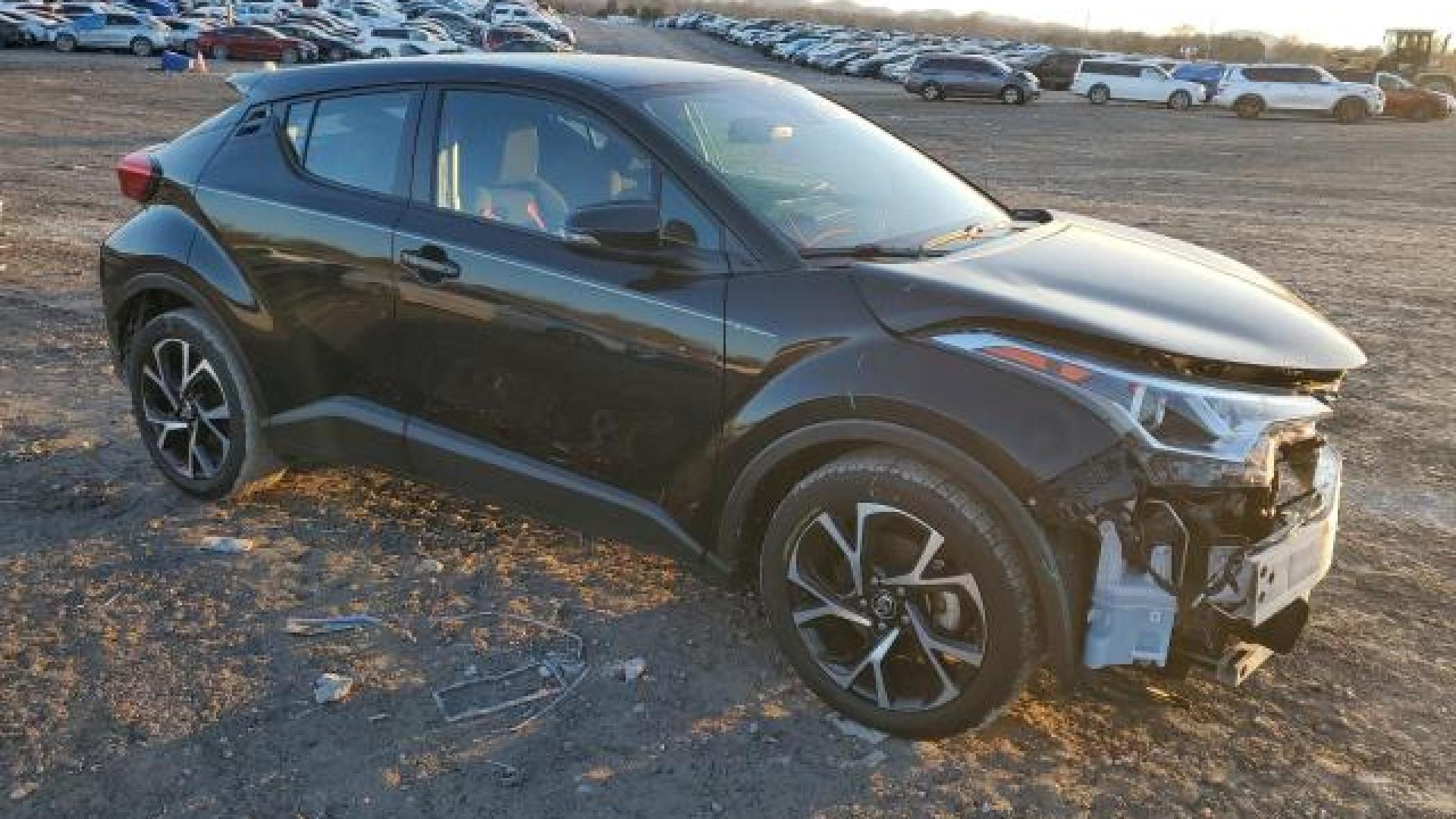 Toyota  - C-Hr  - 2018 - Grey - 42817165