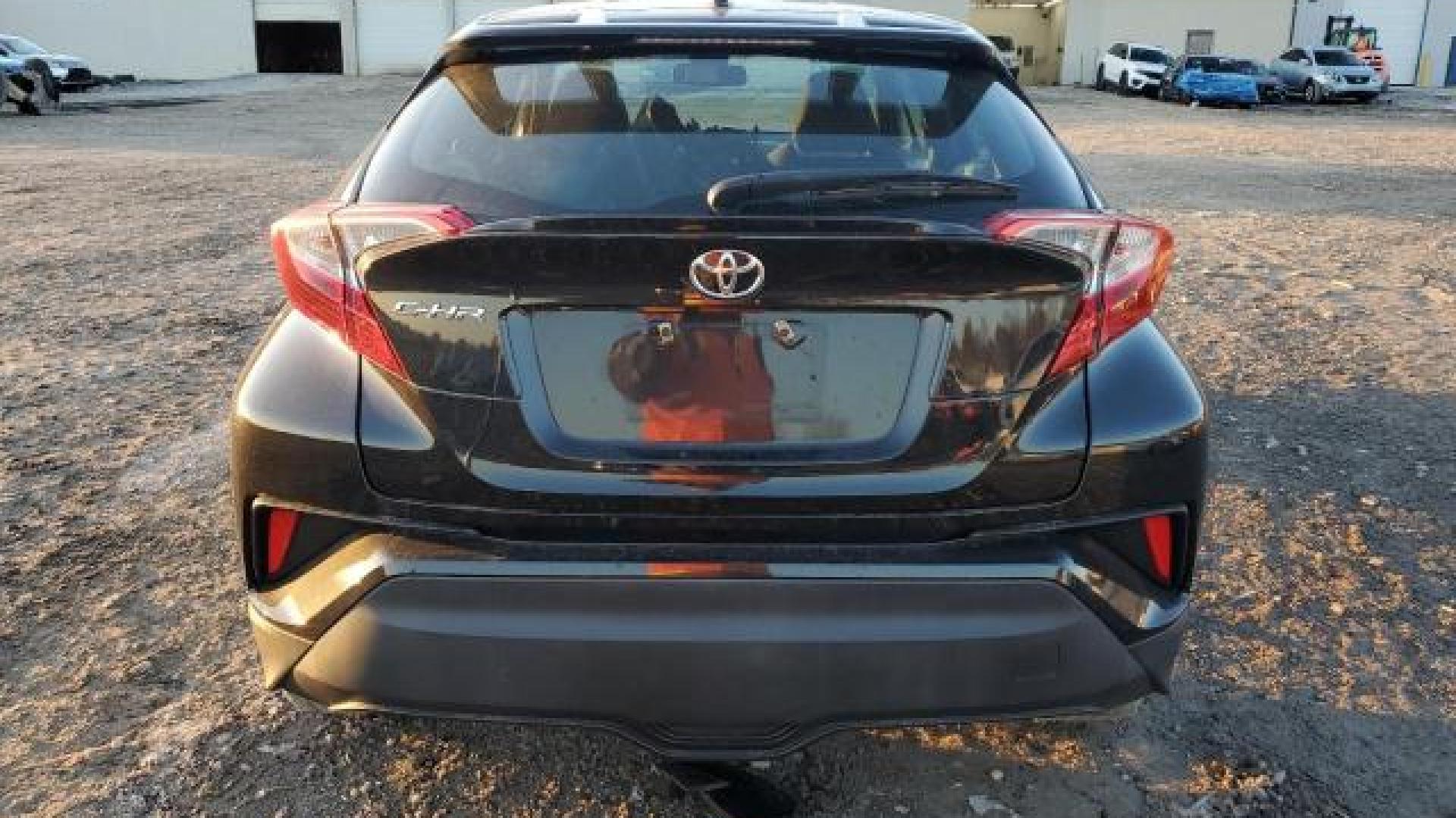 Toyota  - C-Hr  - 2018 - Grey - 42817165