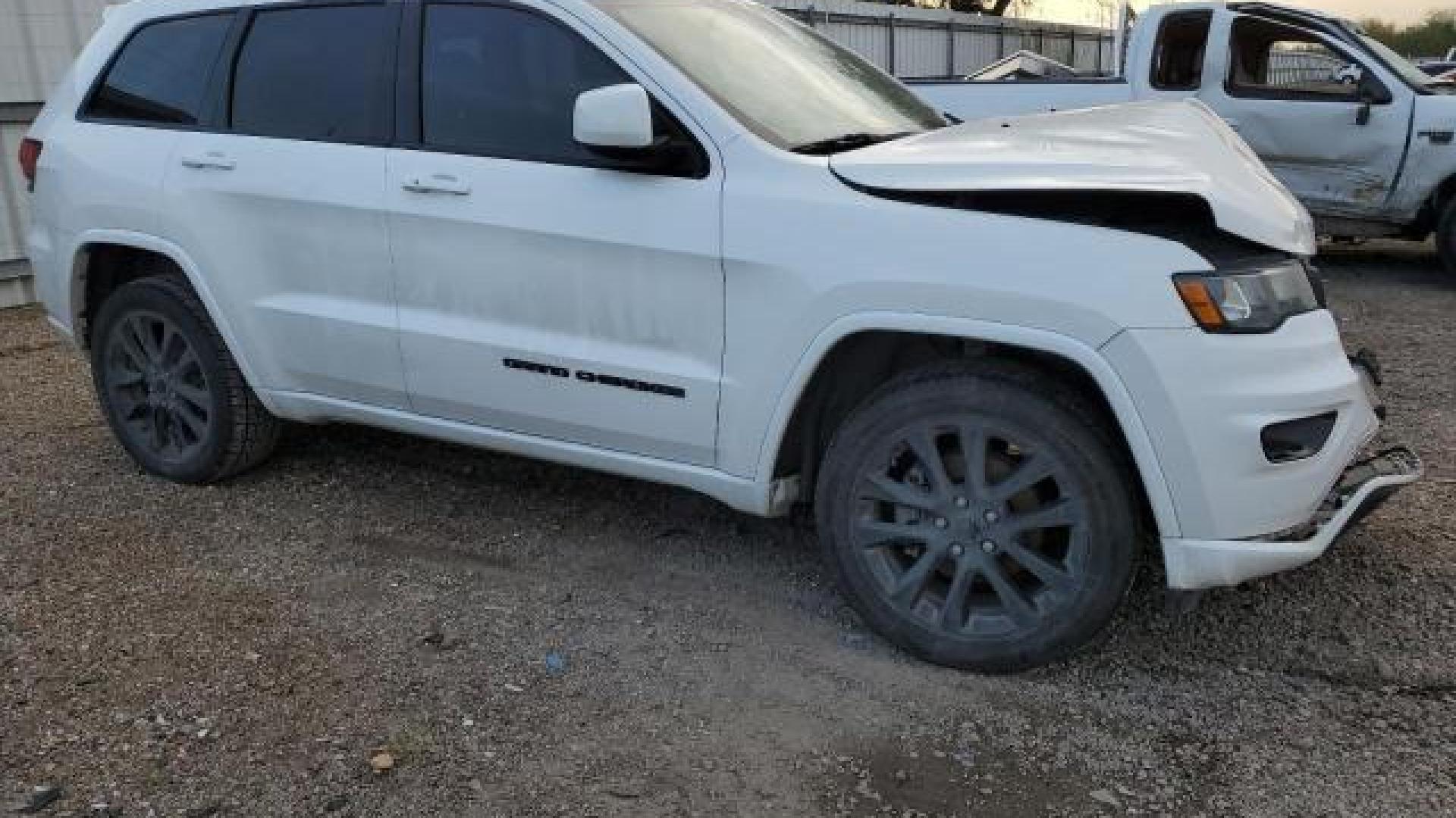 Jeep  - Grand Cherokee - 2017 - White - 43343805