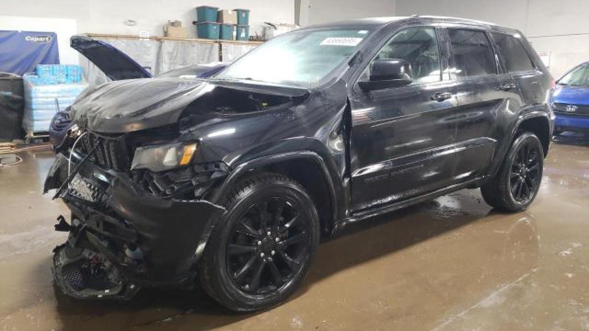 Jeep  - Grand Cherokee - 2018 - Black - 43660695