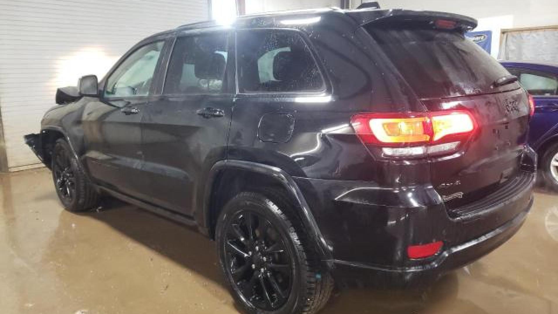 Jeep  - Grand Cherokee - 2018 - Black - 43660695