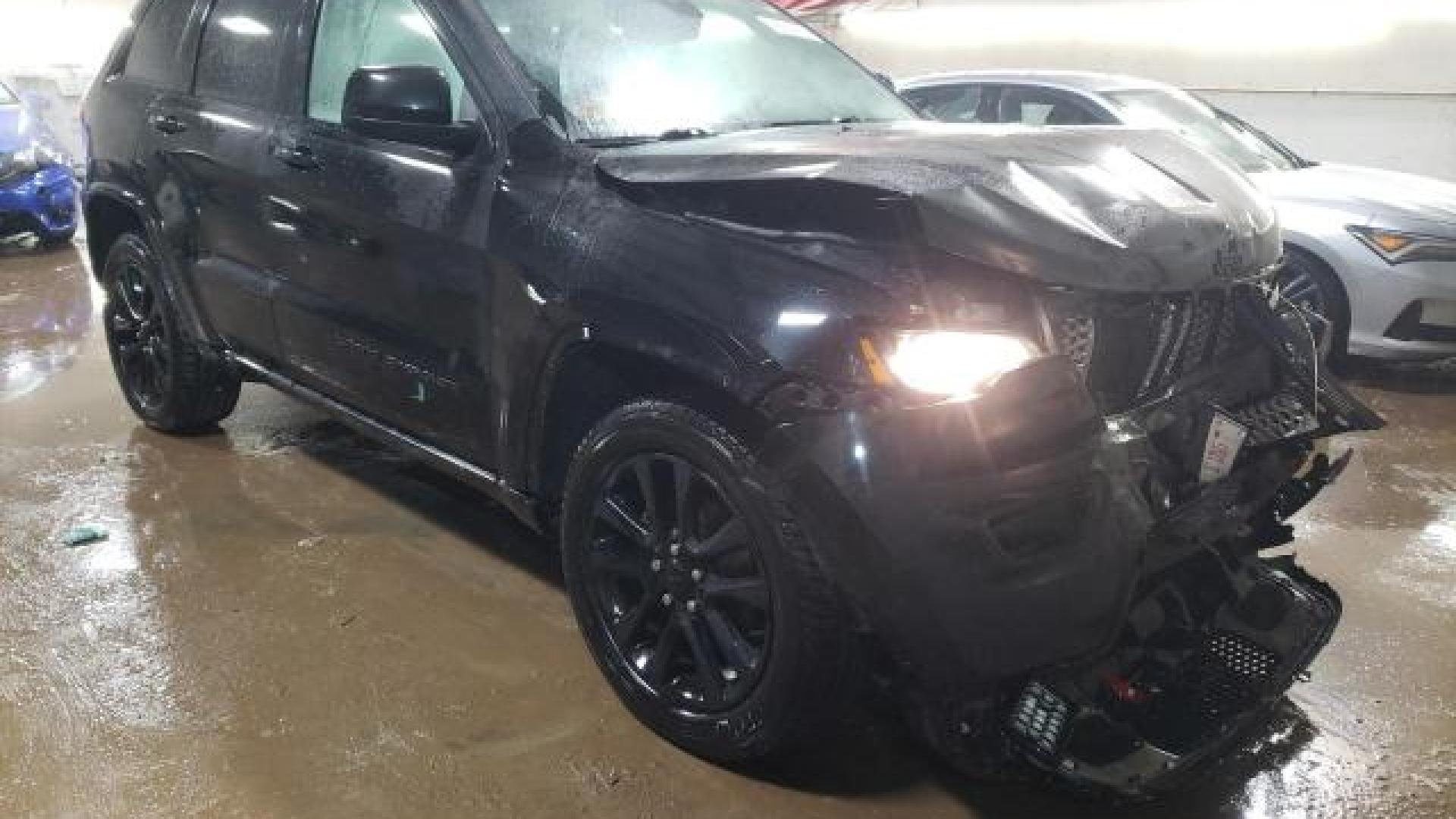 Jeep  - Grand Cherokee - 2018 - Black - 43660695