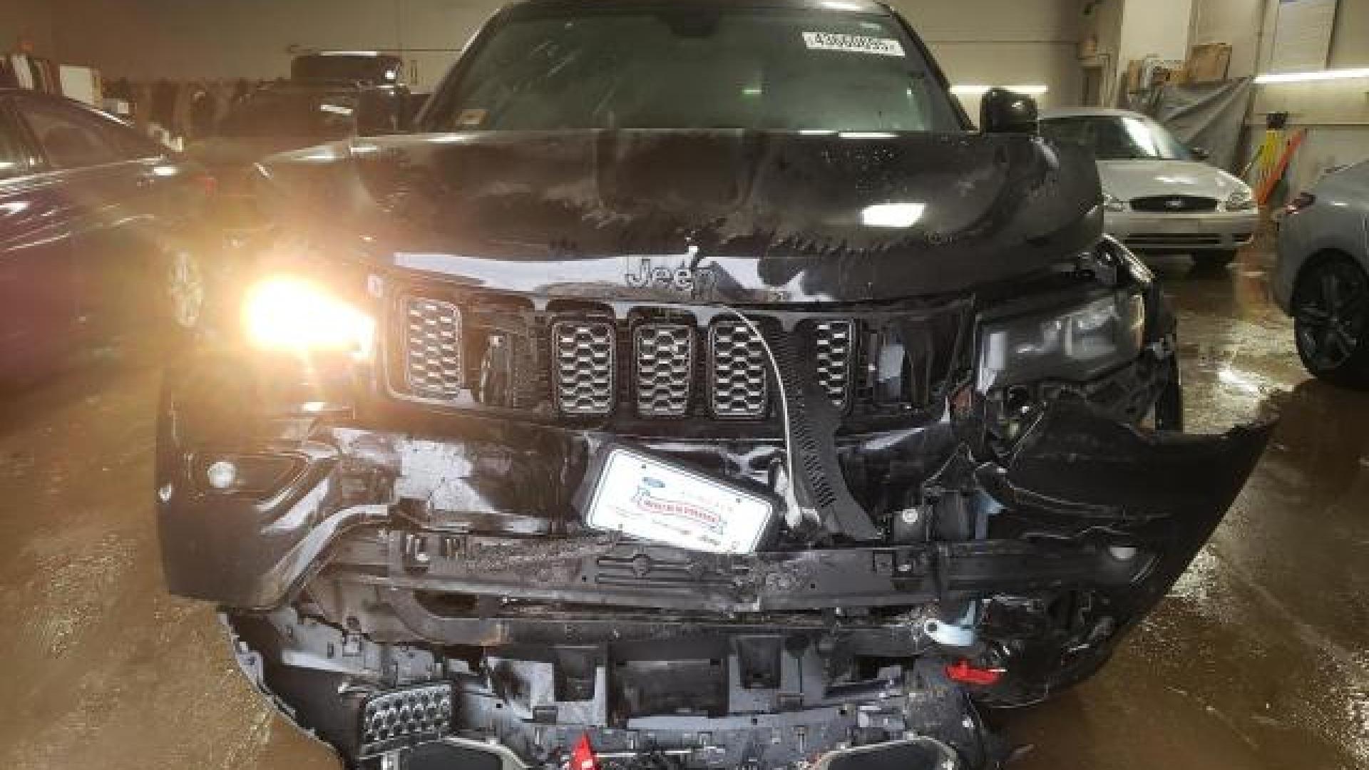 Jeep  - Grand Cherokee - 2018 - Black - 43660695