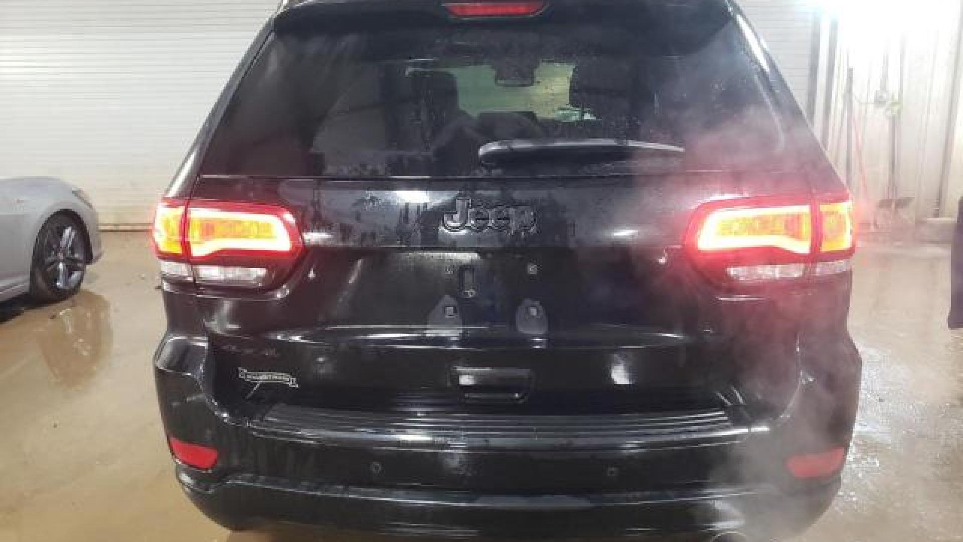 Jeep  - Grand Cherokee - 2018 - Black - 43660695