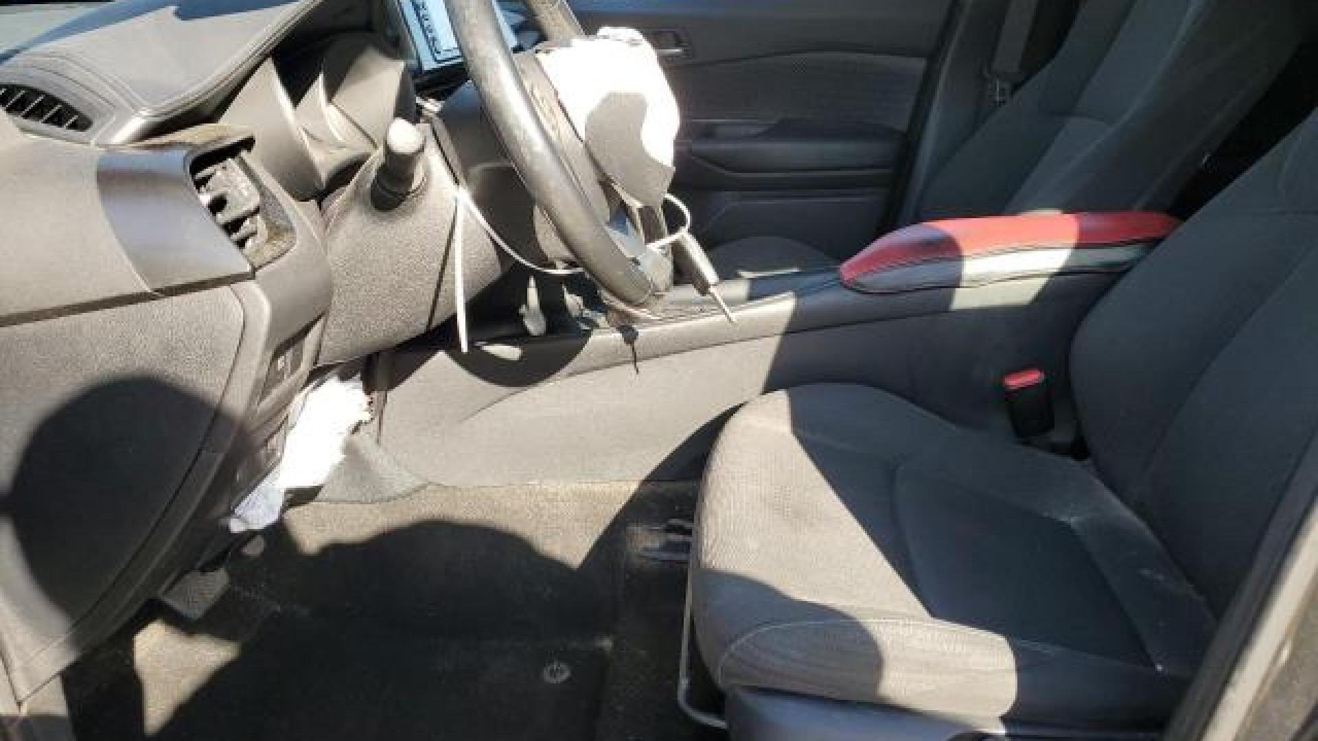 Toyota  - C-Hr  - 2018 - Black - 43687185