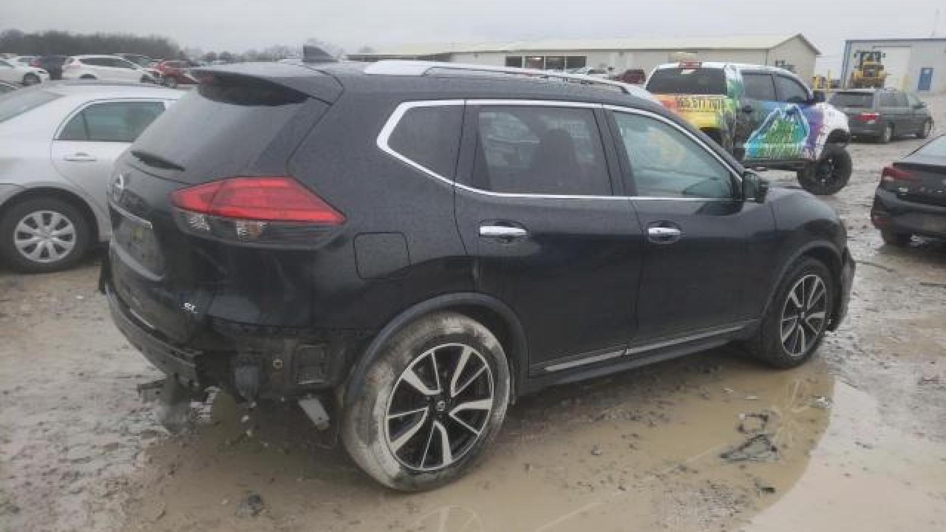 Nissan  - Rogue - 2017 - Black - 44763815