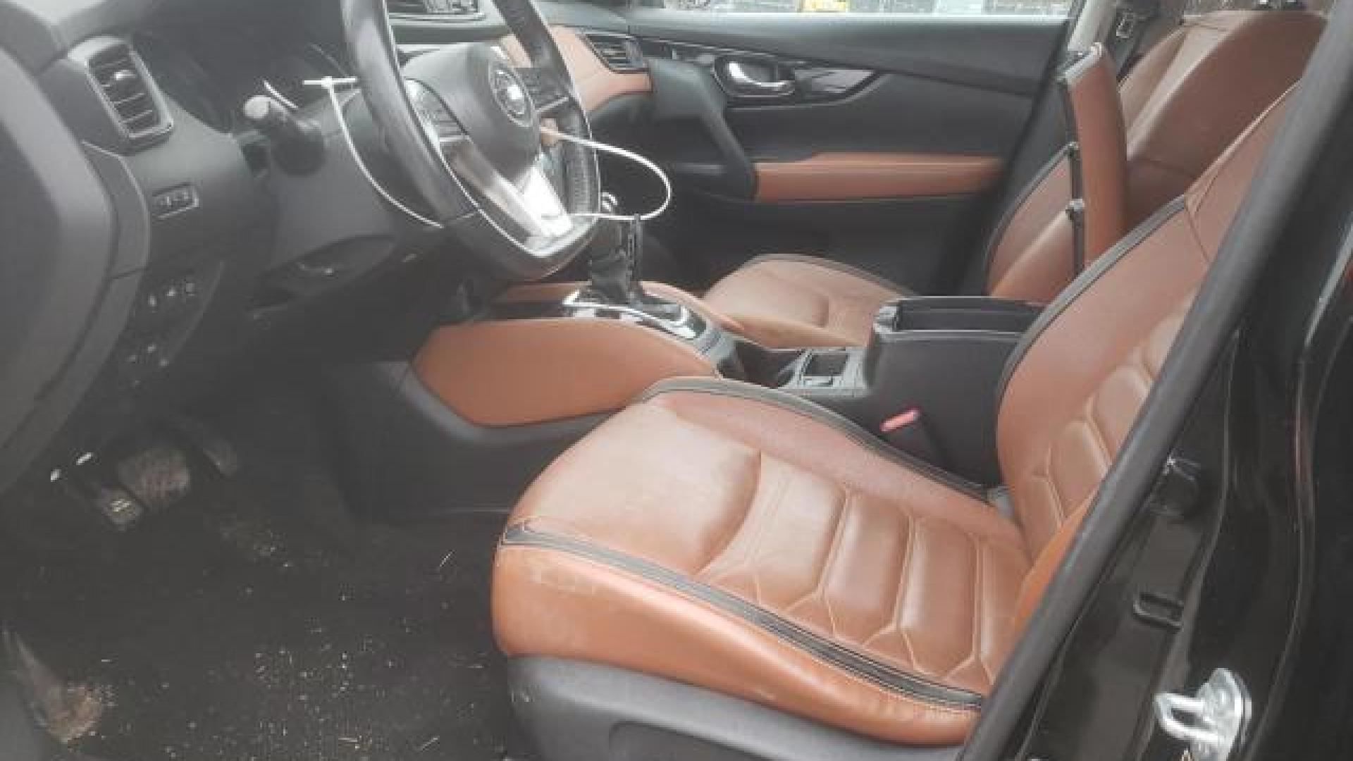 Nissan  - Rogue - 2017 - Black - 44763815