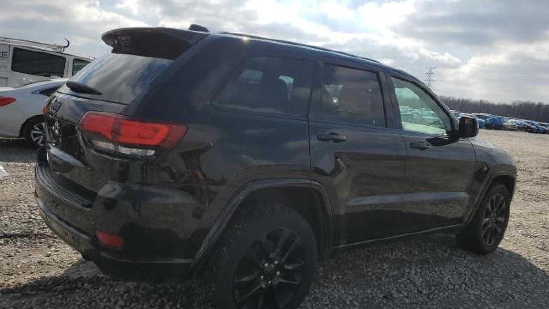 Jeep  - Grand Cherokee - 2018 - Black - 45400525