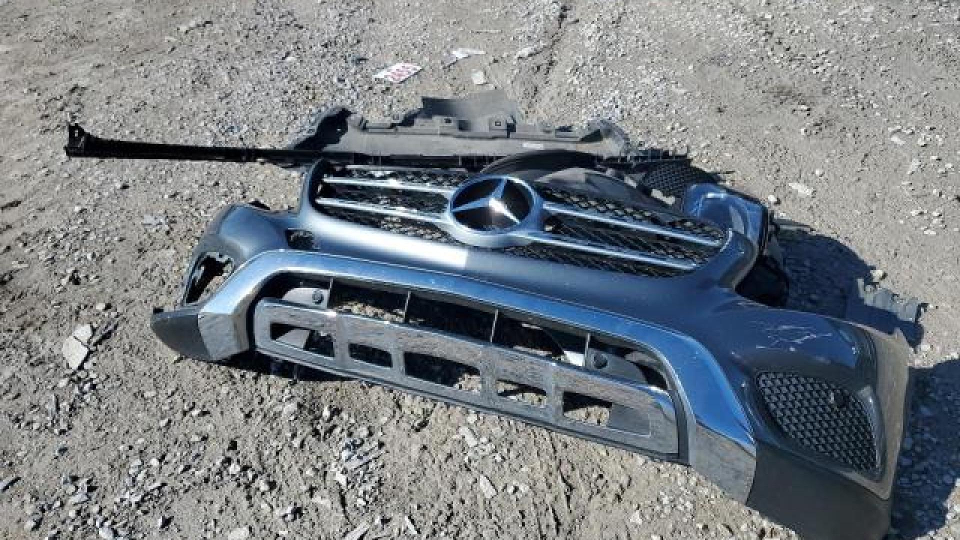 Mercedes - Glc300 - 2018 - Grey - 45708355