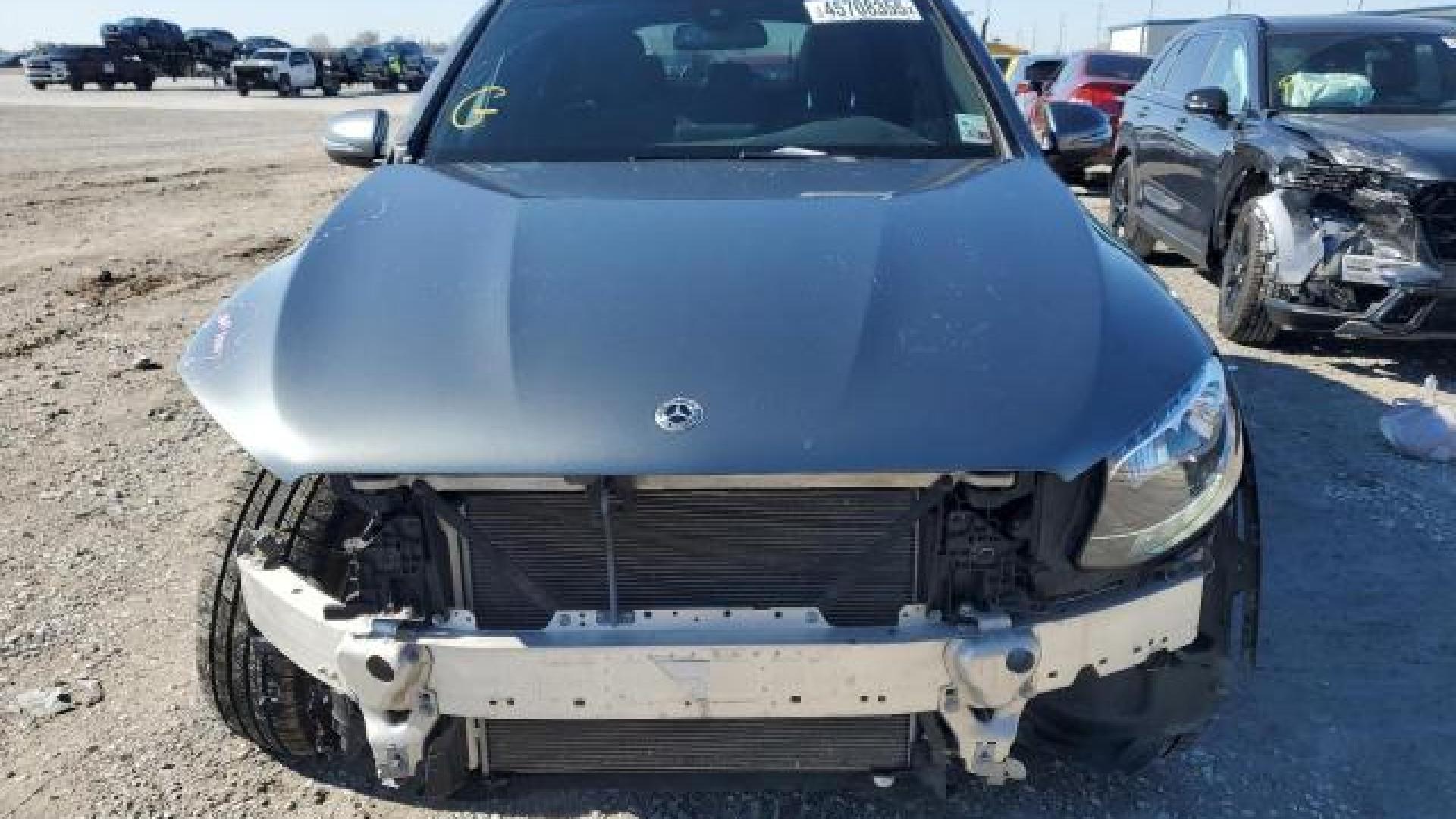 Mercedes - Glc300 - 2018 - Grey - 45708355