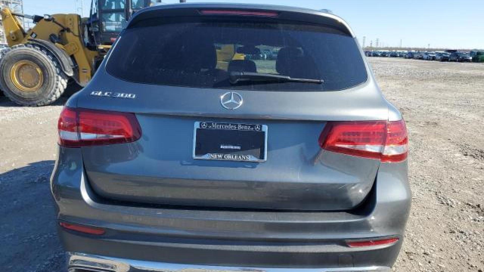 Mercedes - Glc300 - 2018 - Grey - 45708355