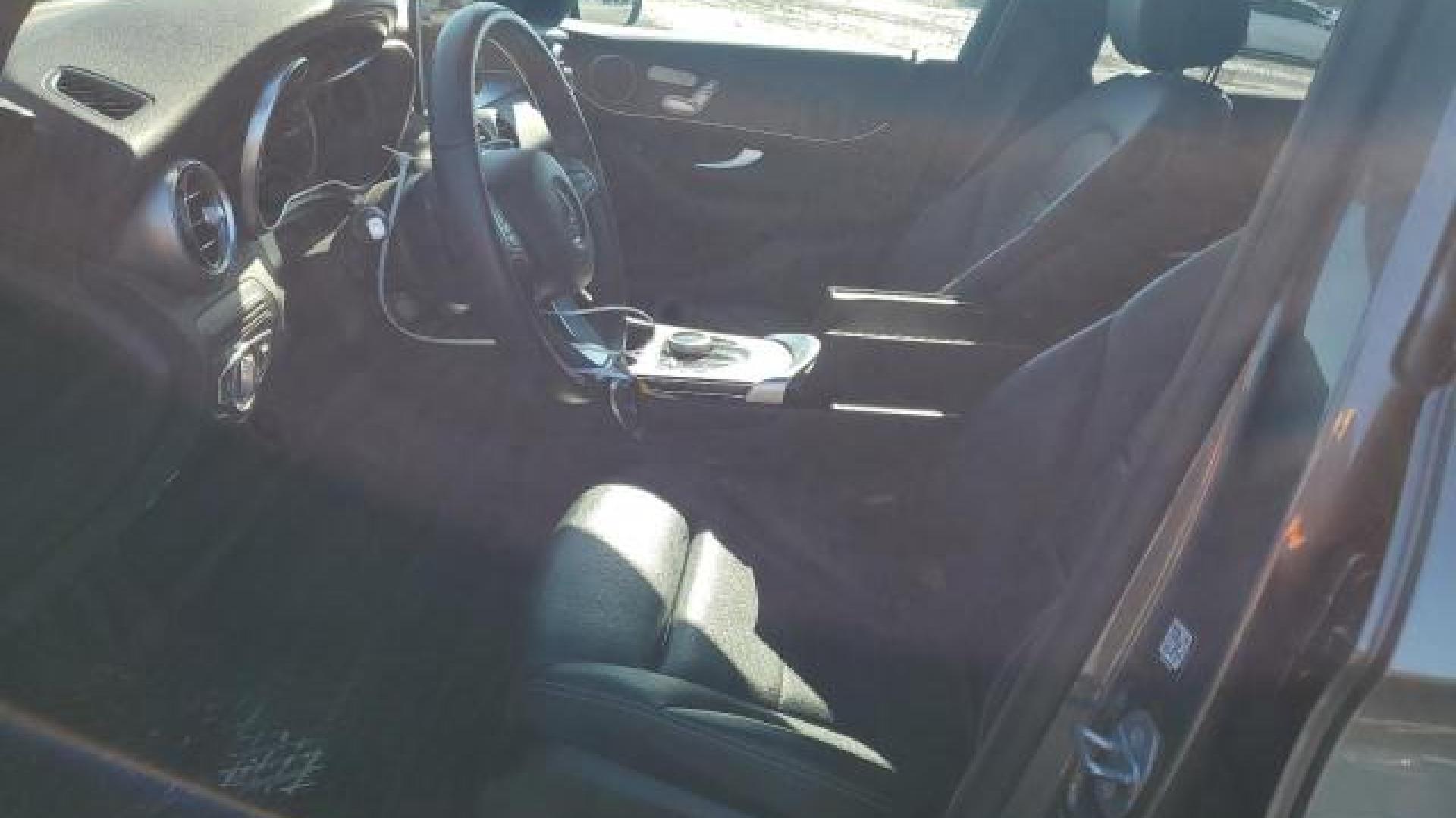 Mercedes - Glc300 - 2018 - Grey - 45708355