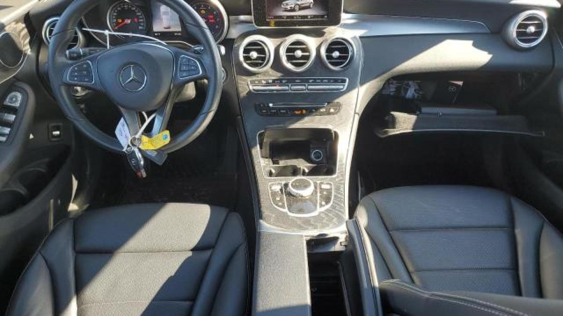 Mercedes - Glc300 - 2018 - Grey - 45708355