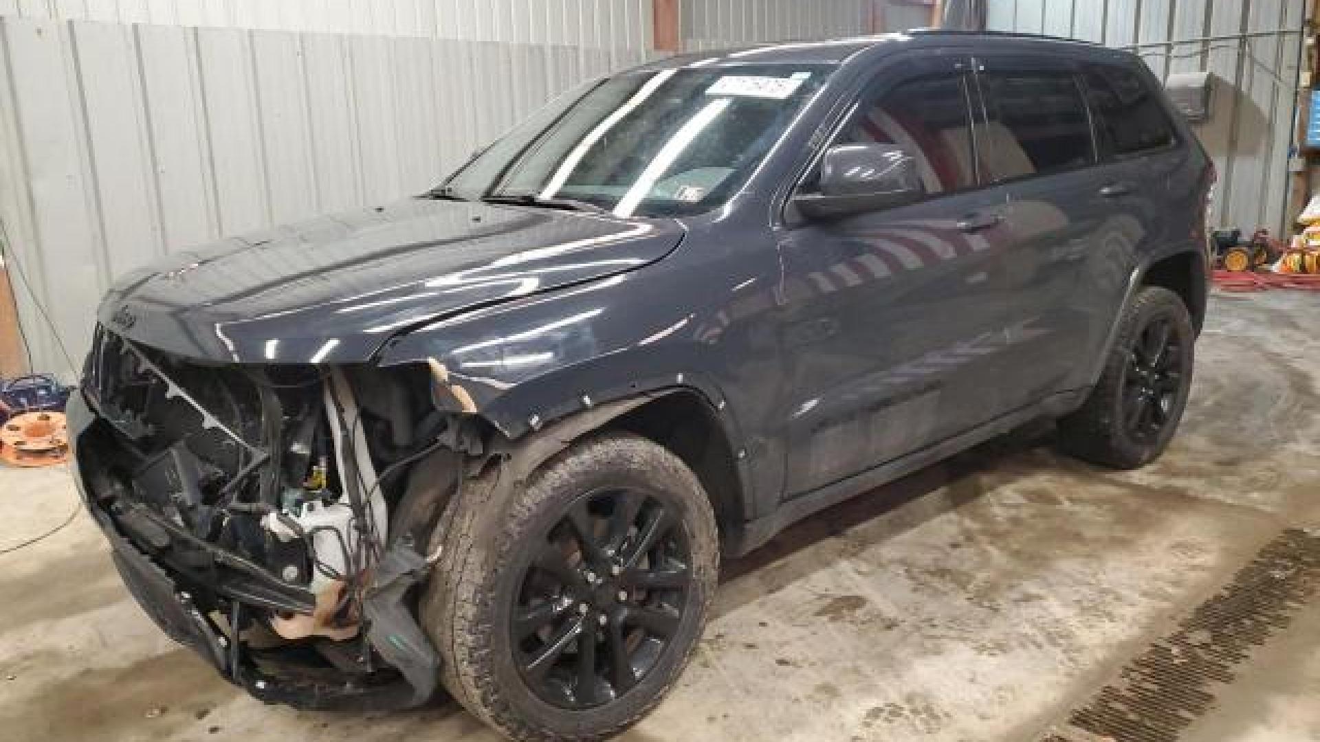 Jeep  - Grand Cherokee - 2018 - Navyblue - 47175475