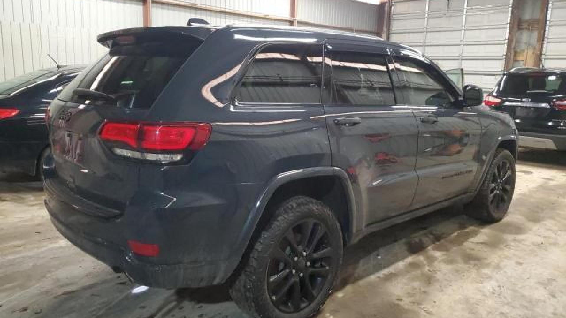 Jeep  - Grand Cherokee - 2018 - Navyblue - 47175475