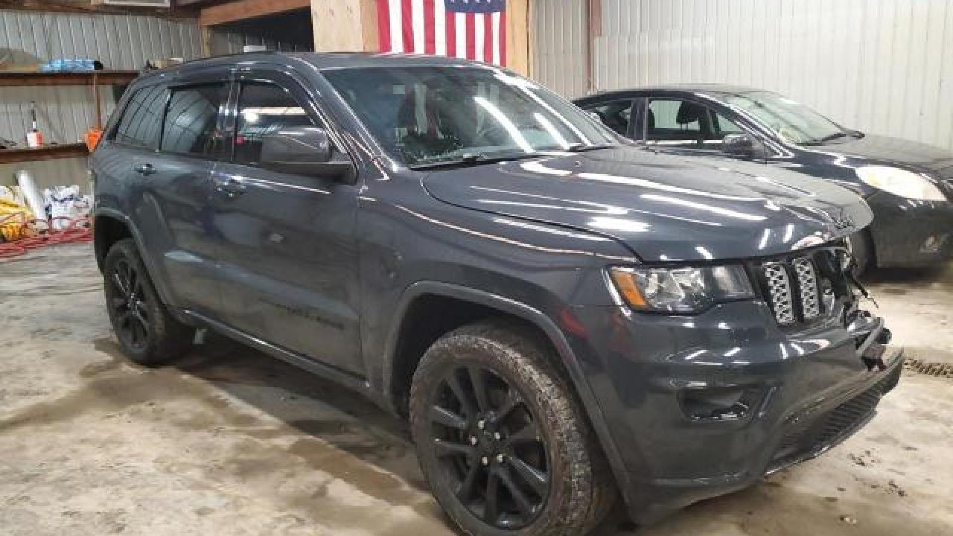 Jeep  - Grand Cherokee - 2018 - Navyblue - 47175475