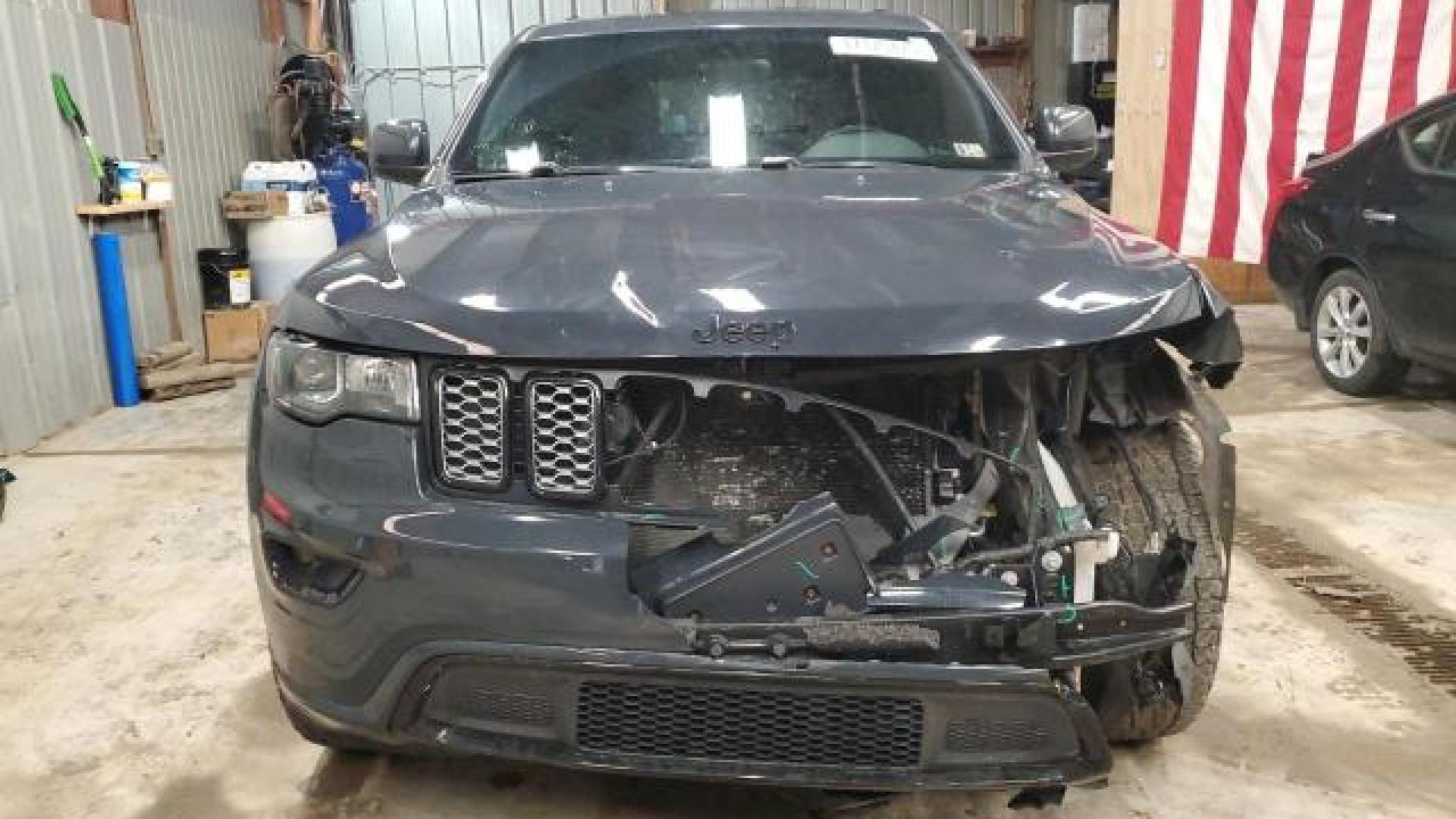 Jeep  - Grand Cherokee - 2018 - Navyblue - 47175475