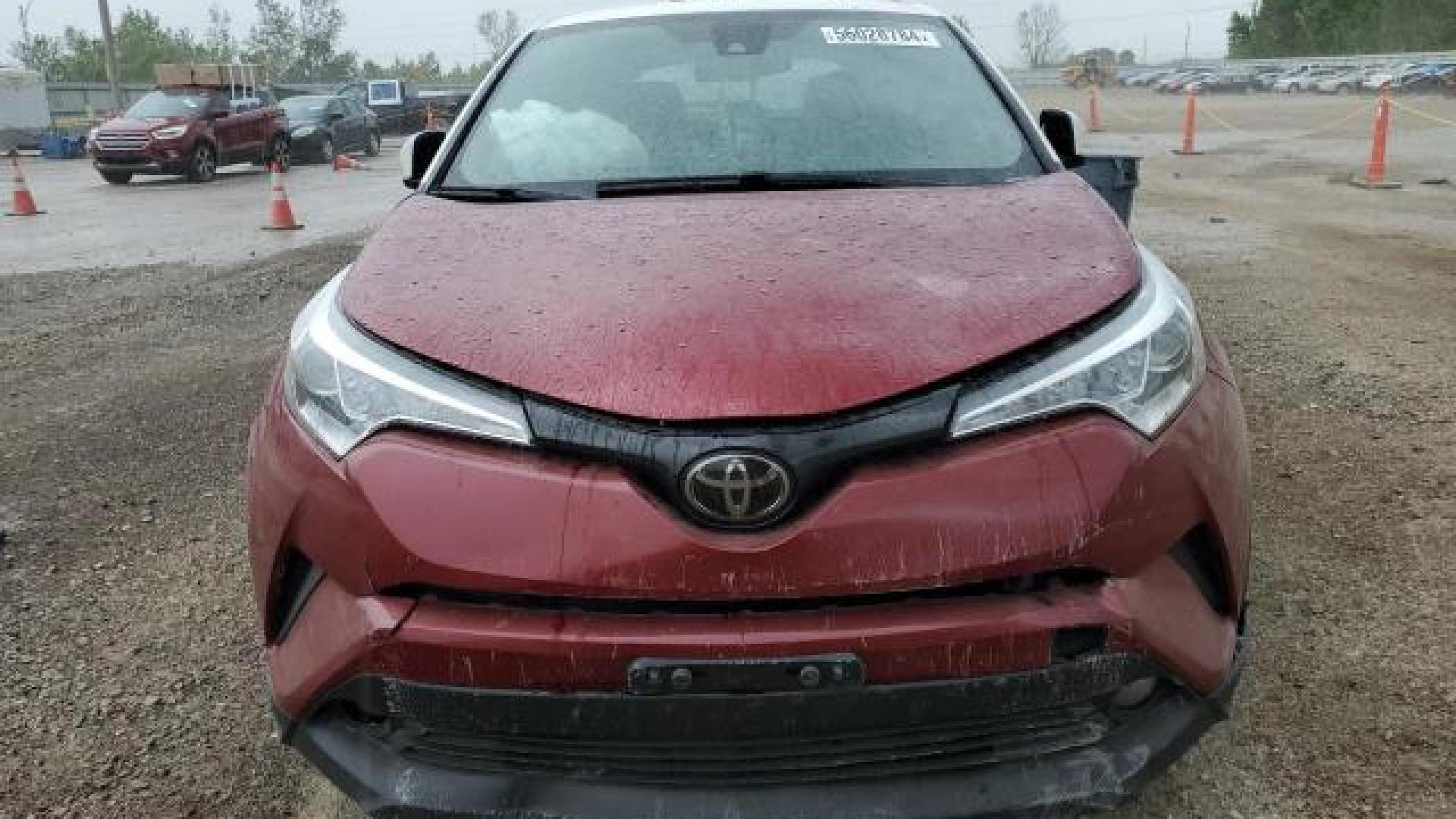 Toyota  - C-Hr  - 2018 - Red - 56028784