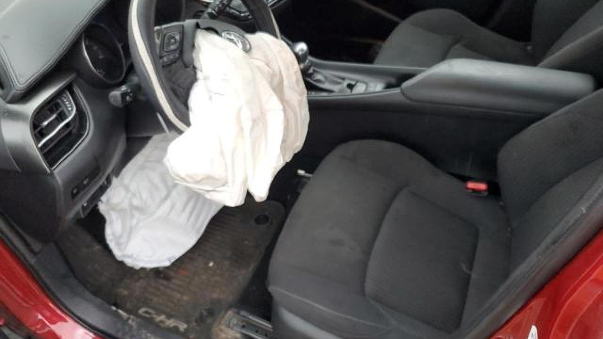 Toyota  - C-Hr  - 2018 - Red - 56028784