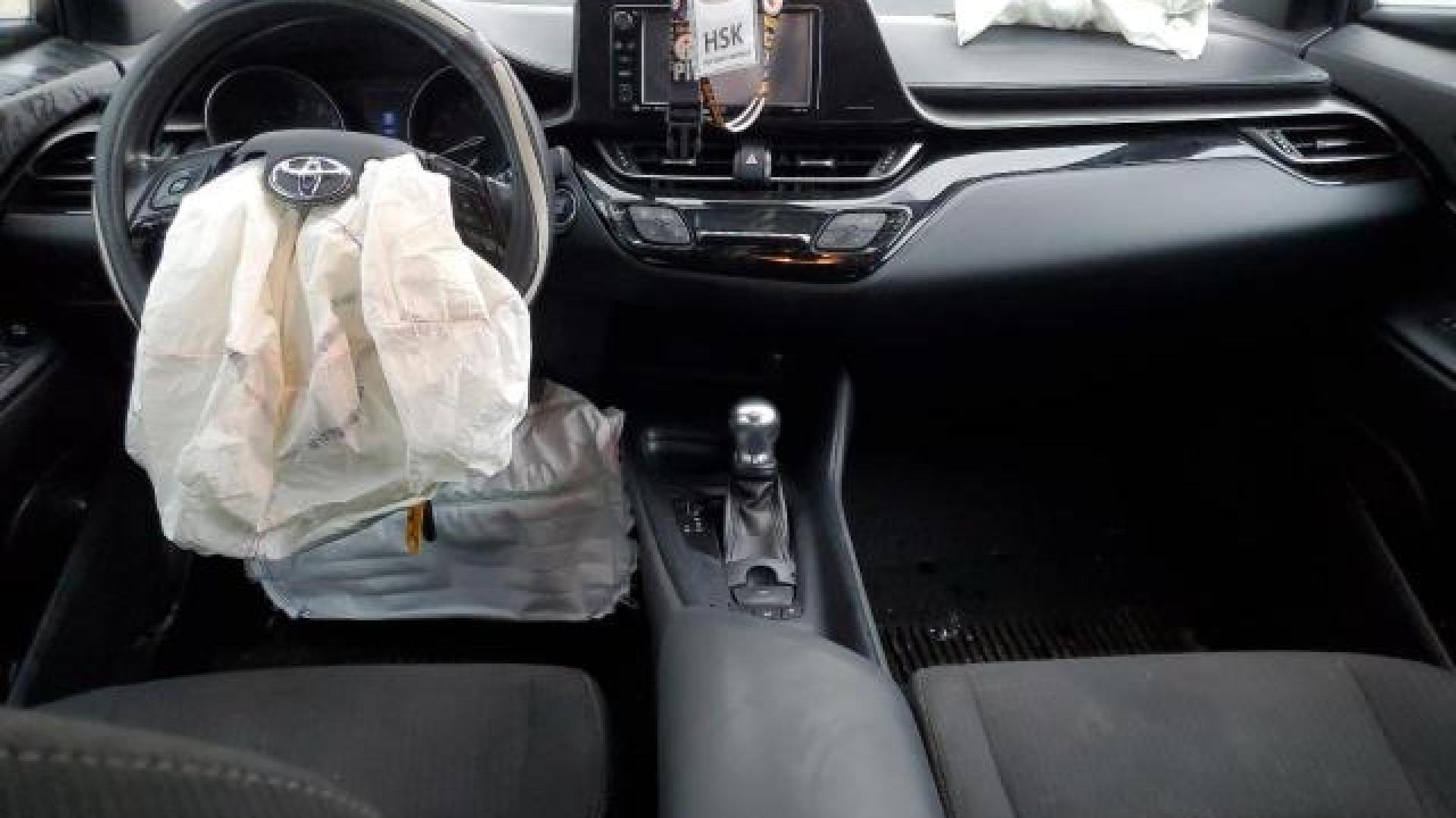 Toyota  - C-Hr  - 2018 - Red - 56028784