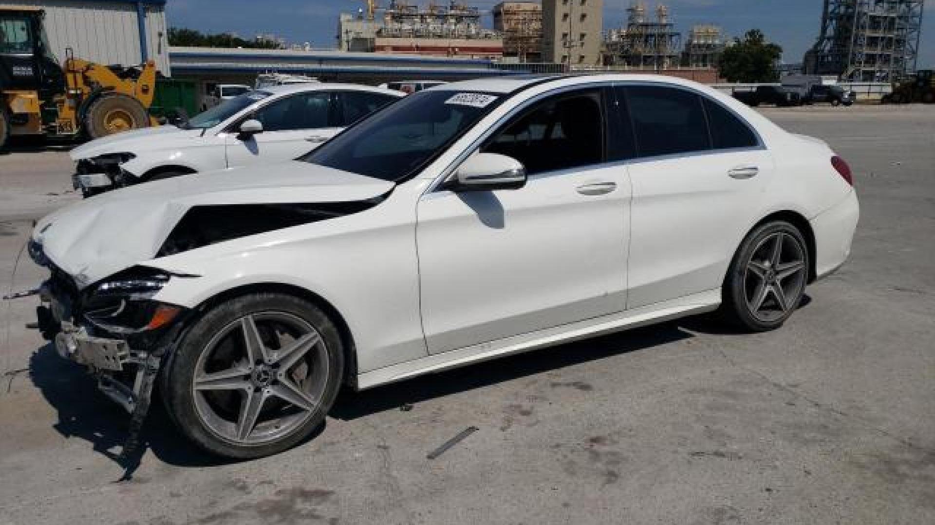 Mercedes - C300 - 2018 - White - 68523874