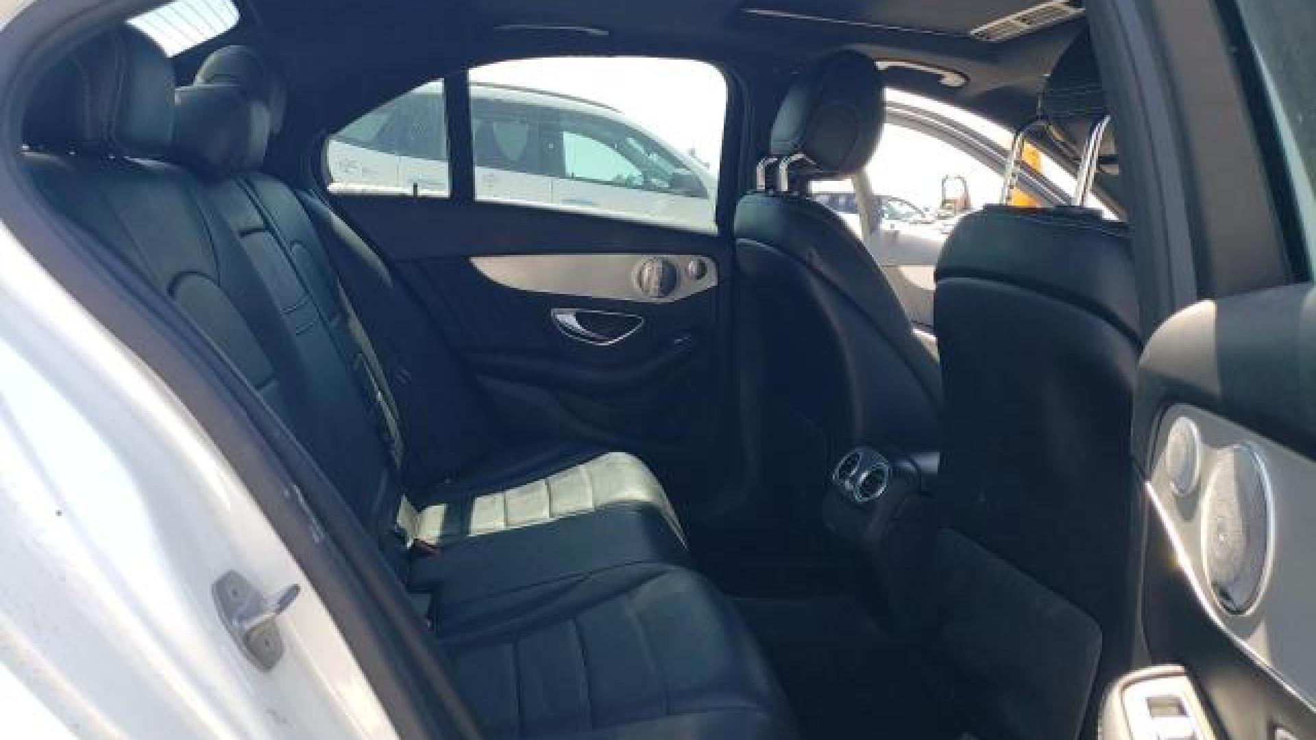 Mercedes - C300 - 2018 - White - 68523874