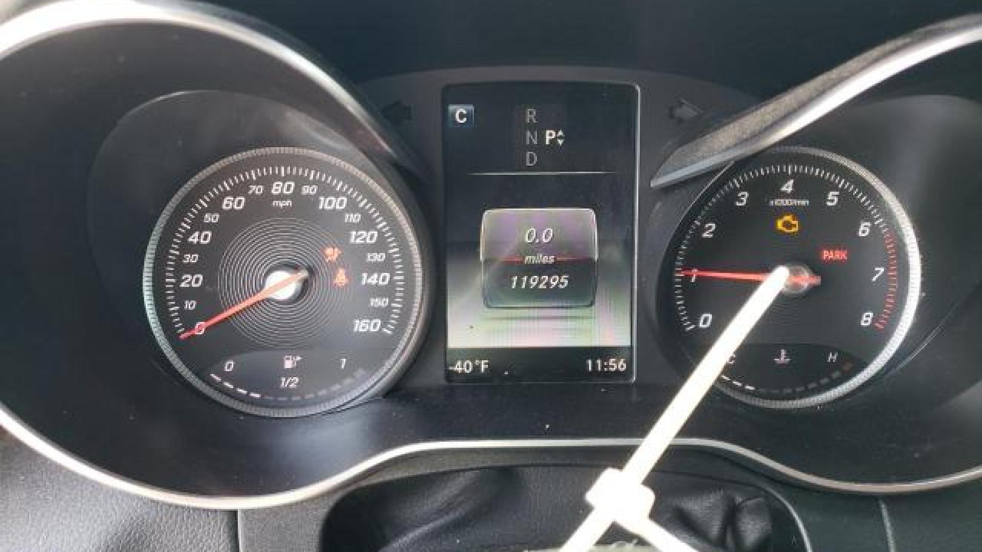 Mercedes - C300 - 2018 - White - 68523874